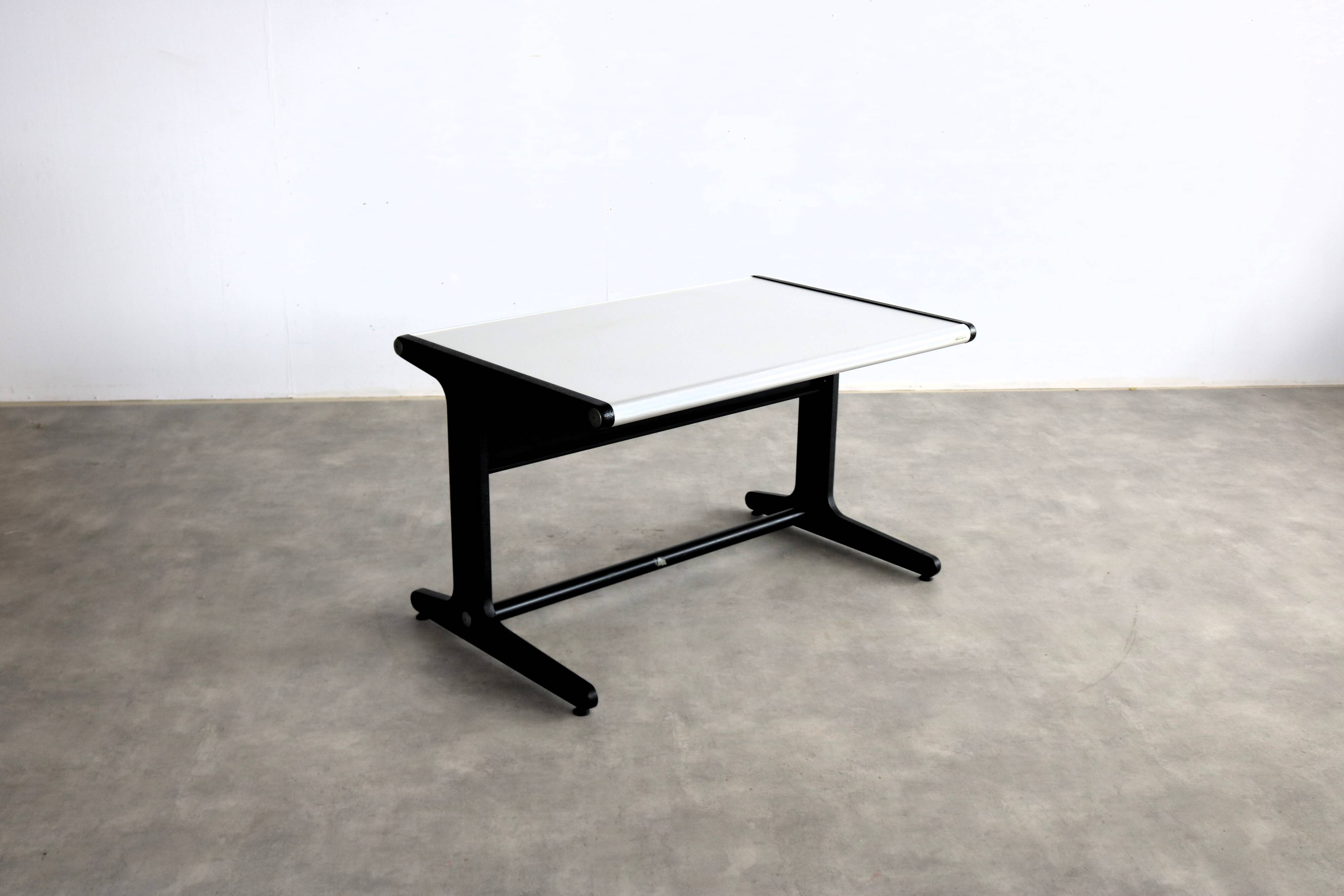 vintage desk | table | 70's | Hillebrand