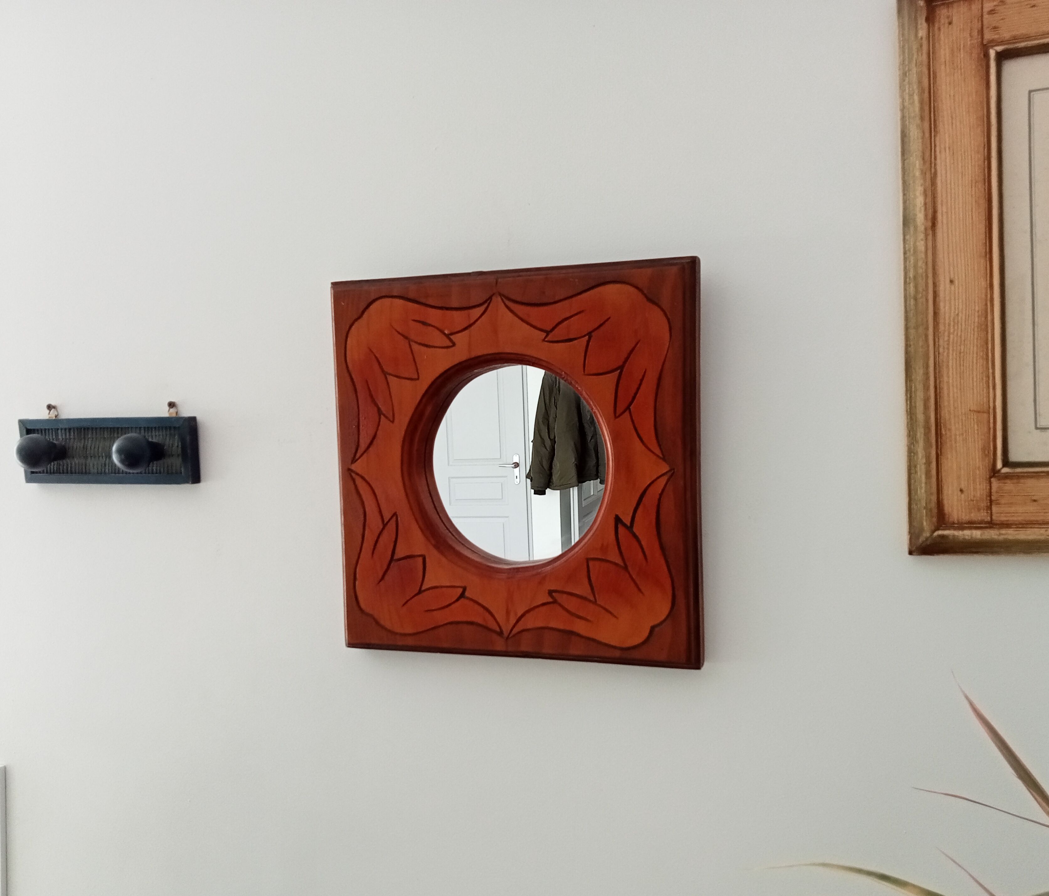 Vintage mirror in carved solid wood, 35 cm