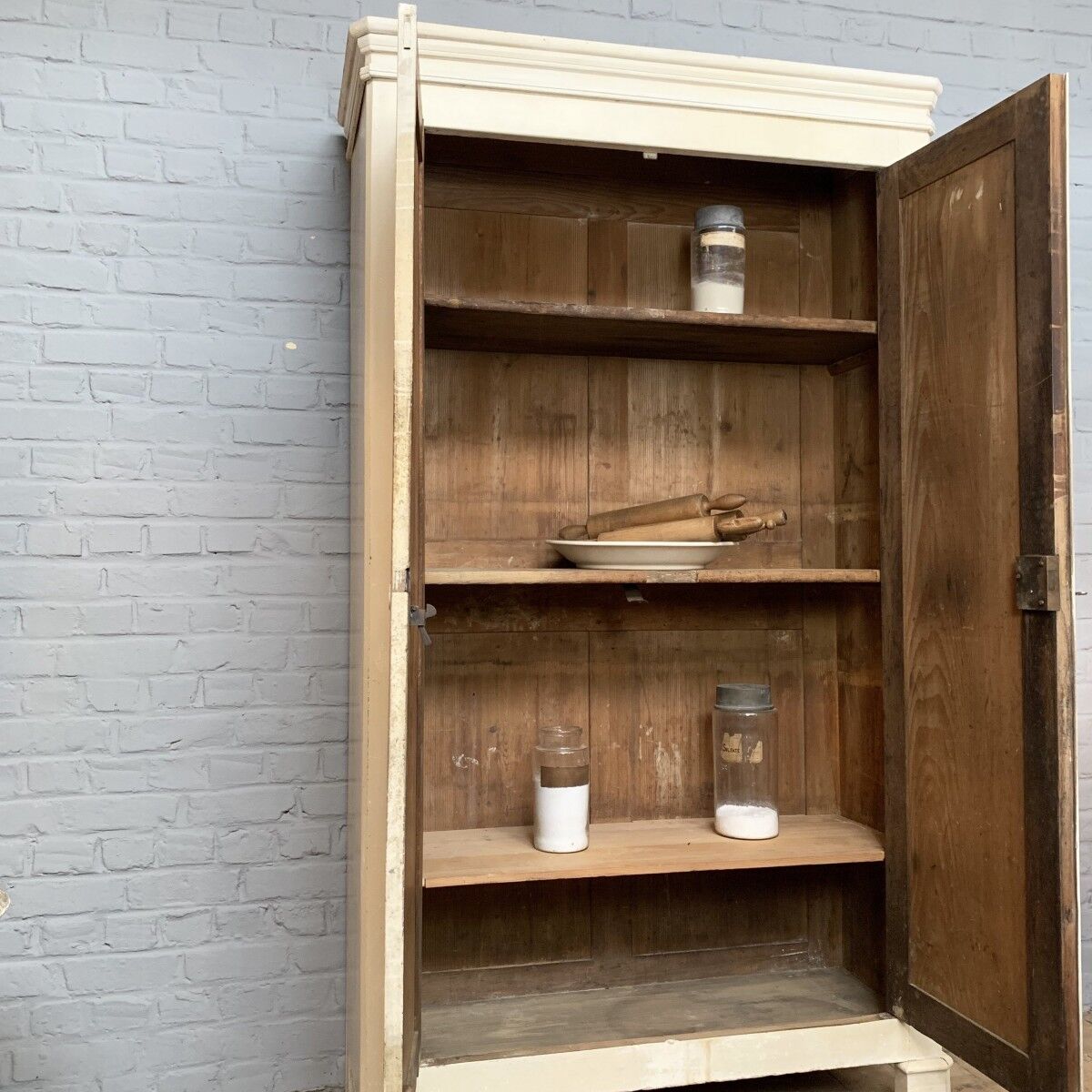 Armoire en bois 2 portes