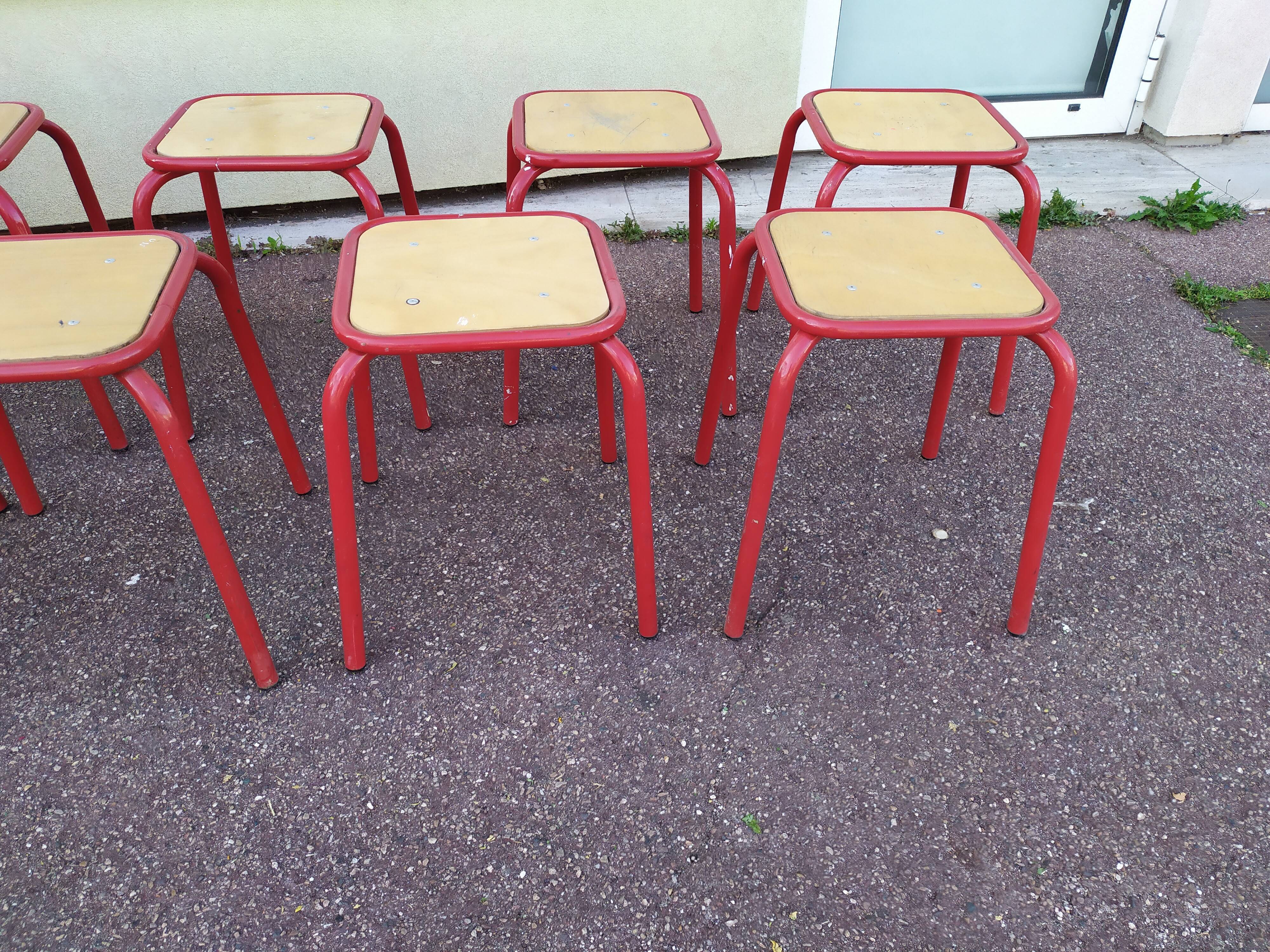 Lot de 10 tabouret bas carré en métal rouge - bois - atelier - industriel