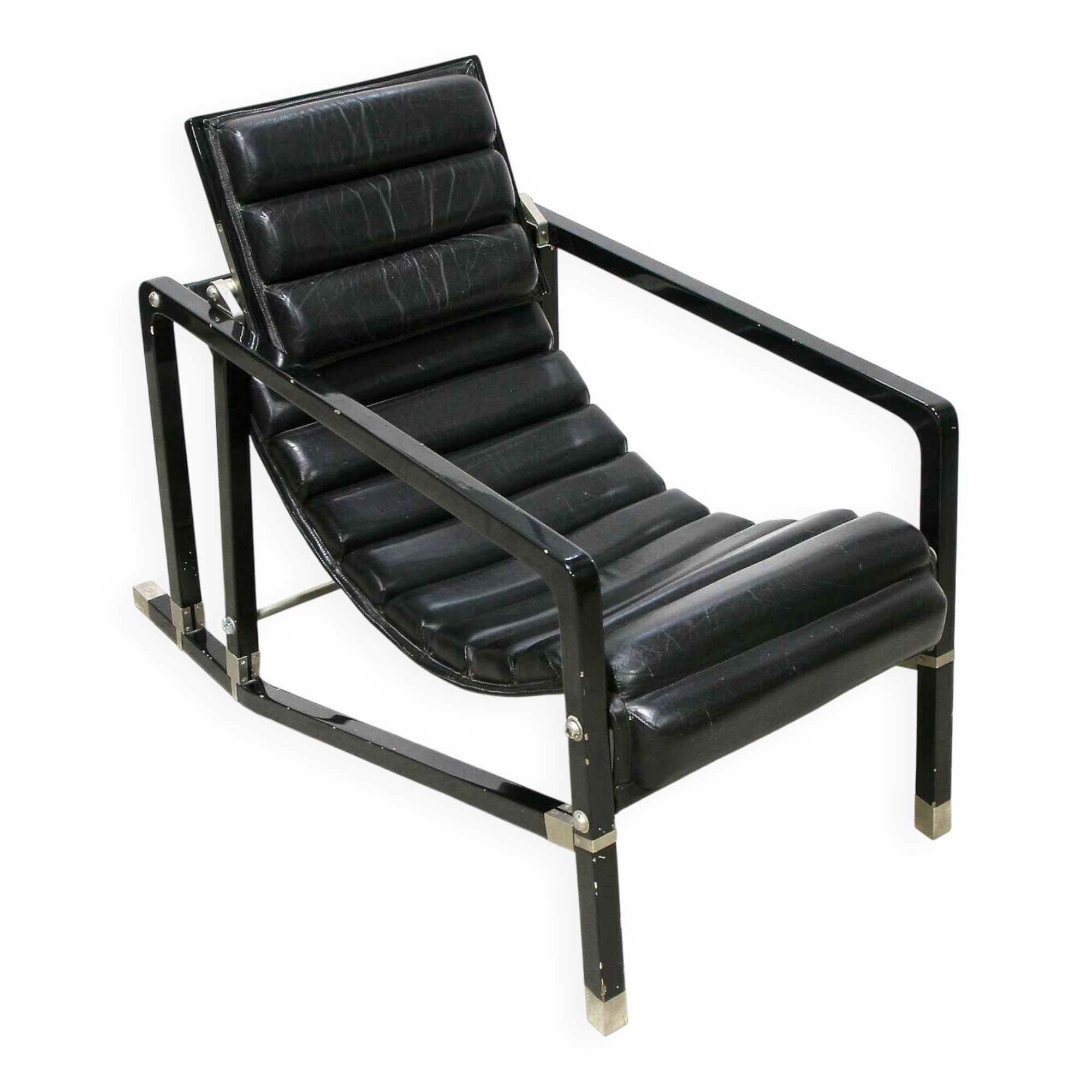 Black leather chaise longue, Eileen Gray design, 1927, France, circa 1975.