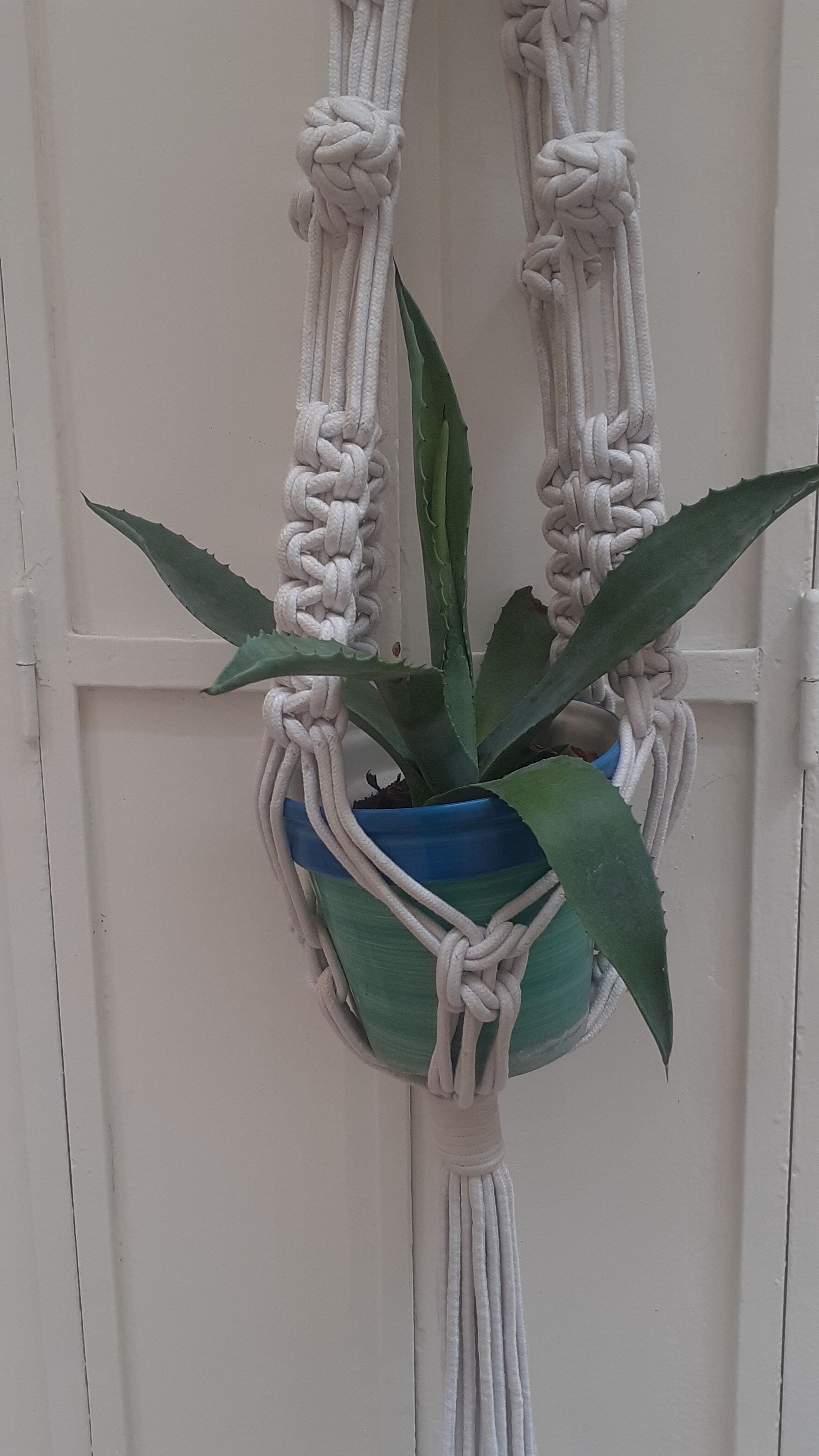 Vintage suspension in macramé