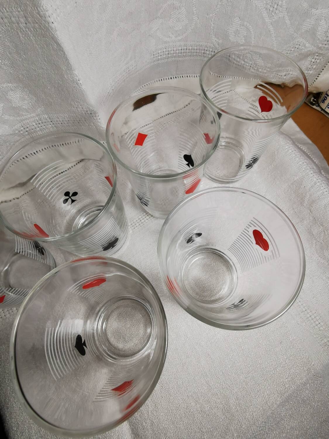 Water glasses card game