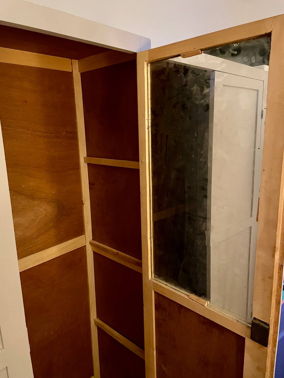 Armoire parisienne taupe