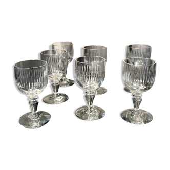 Suite de 7 verres a liqueur ou goutte en verre cisele art de la table