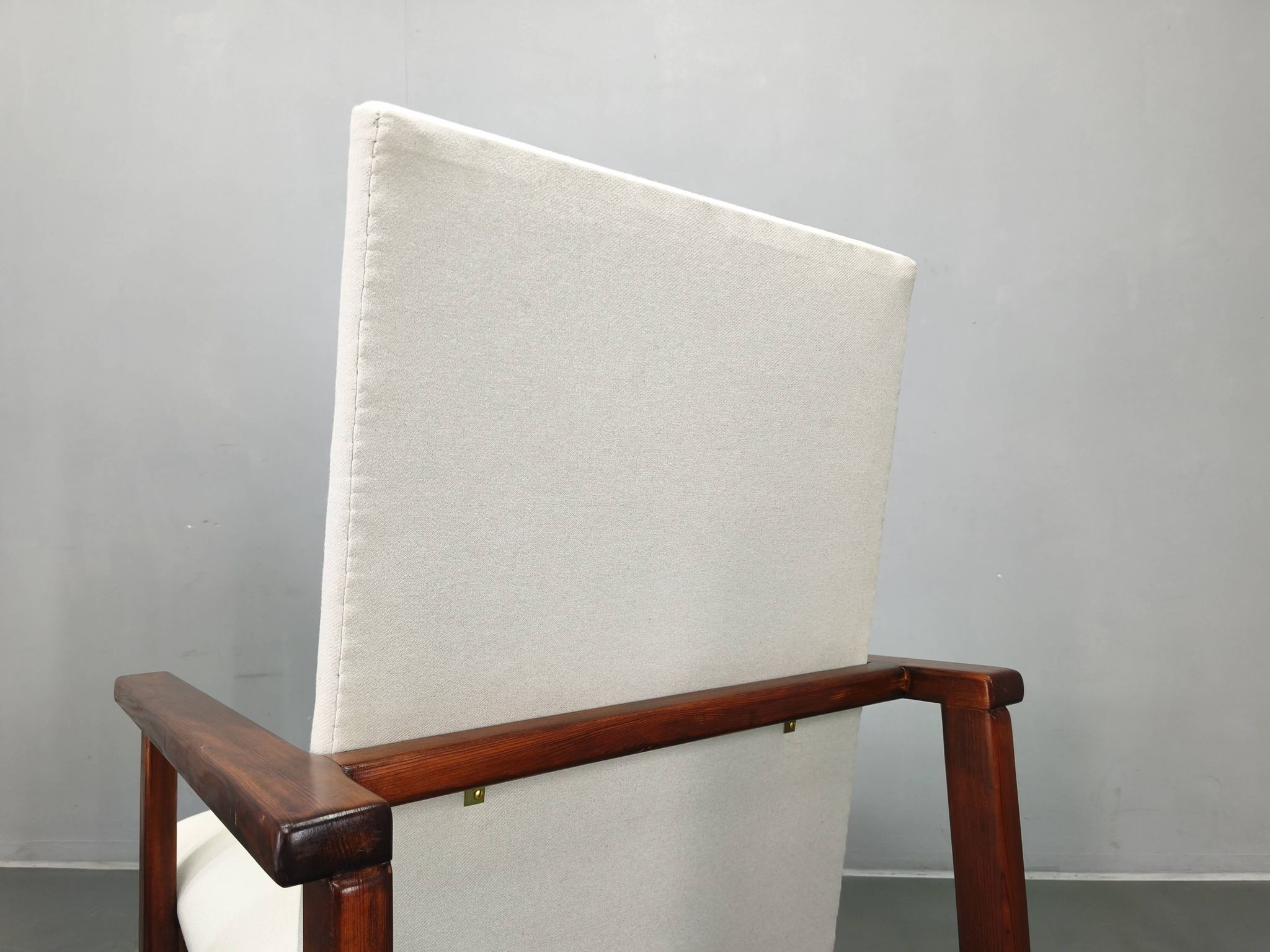 Paire de chaises de salon en pin du milieu du siècle, Tchécoslovaquie années 1970