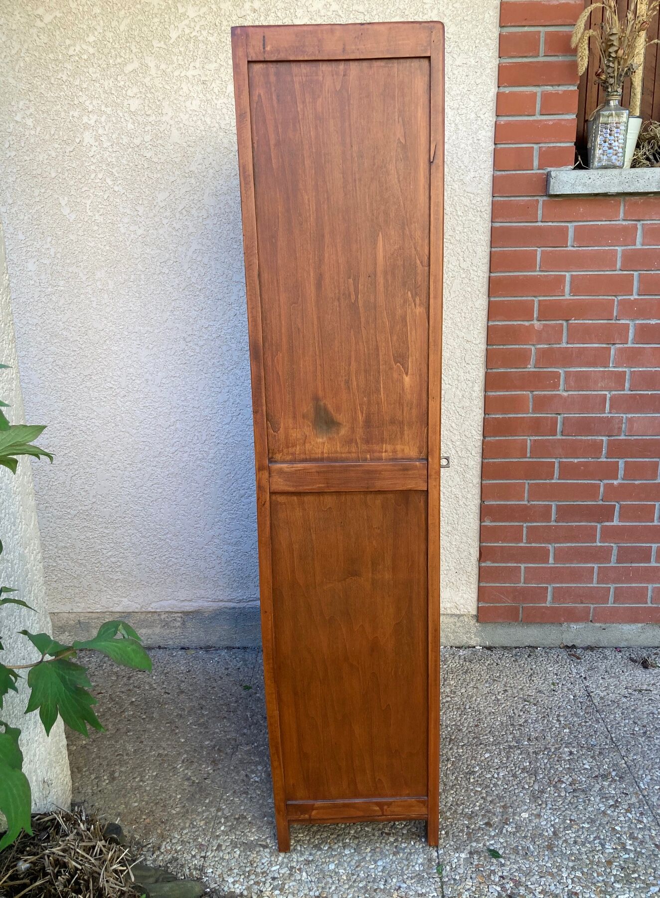 Old Parisian bonnetière