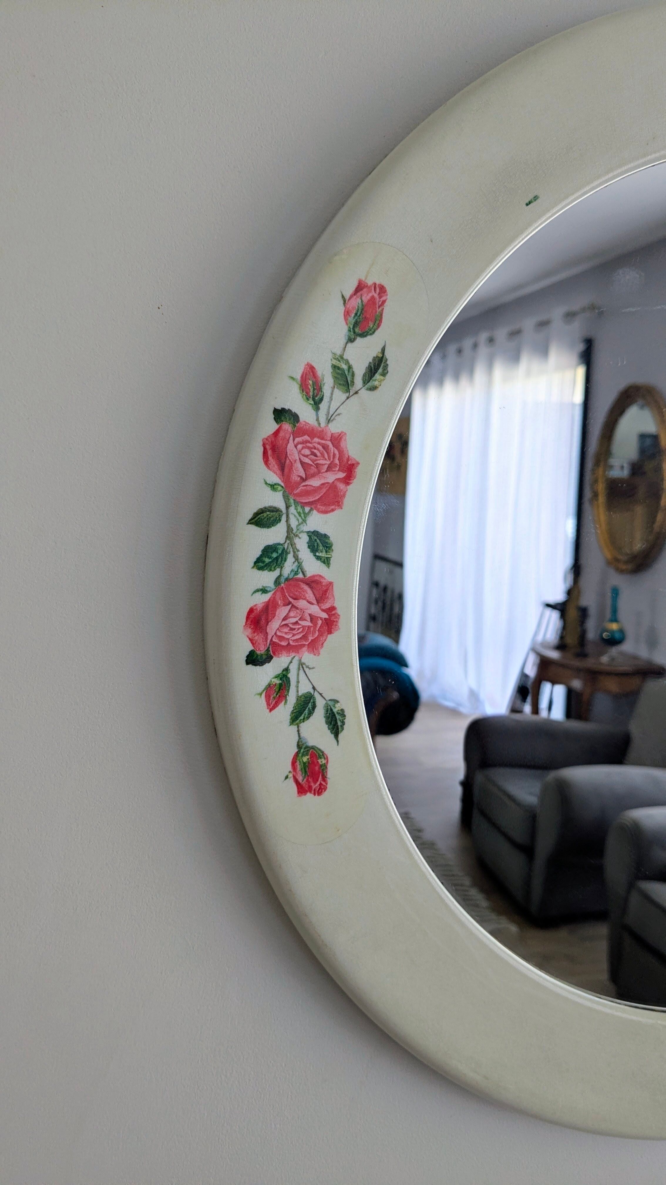 Vintage round mirror Syla model 6131 with rose decoration.