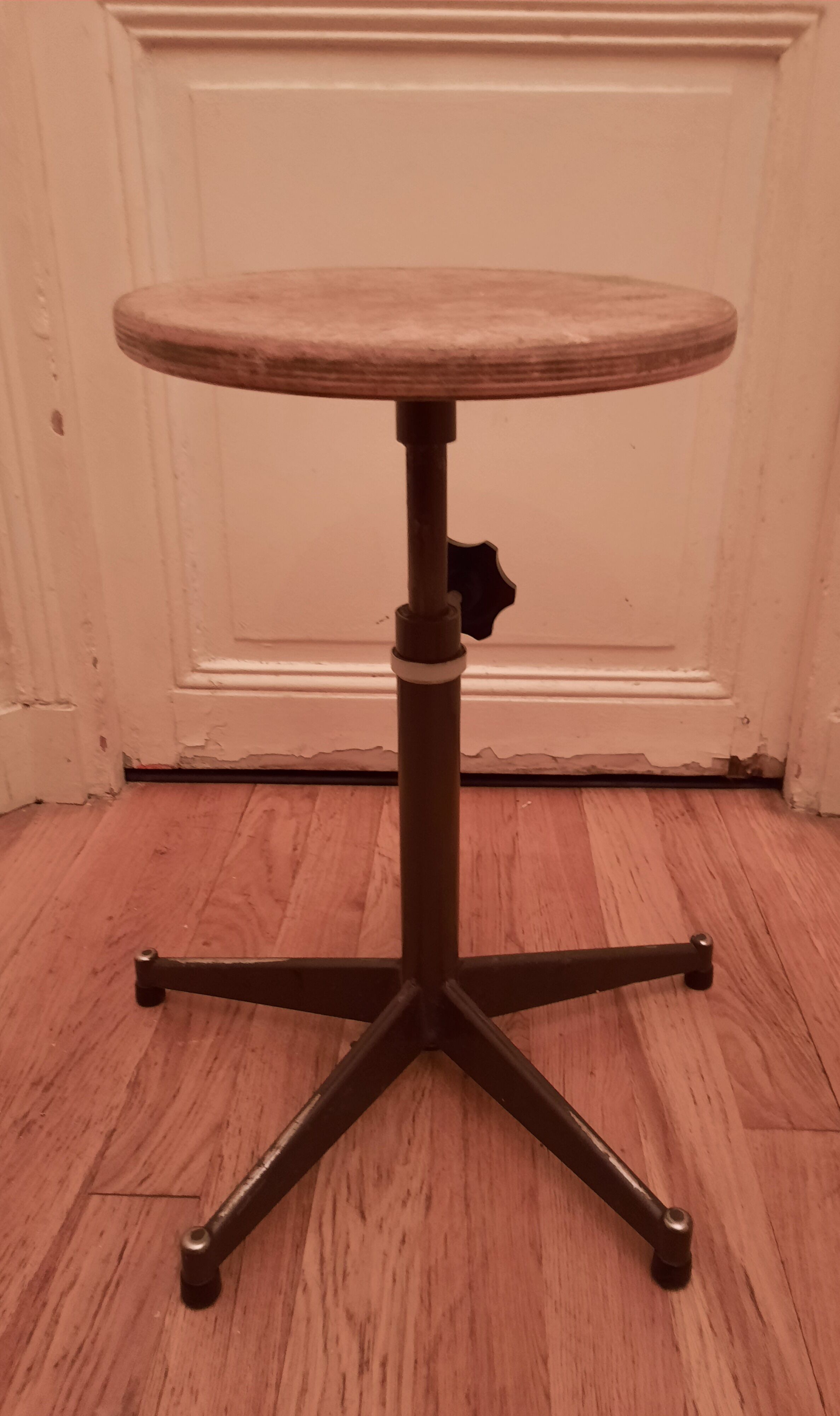 Tabouret d'atelier réglable