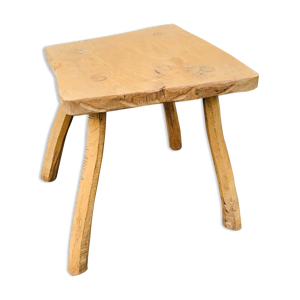 table basse brutaliste de type chalet