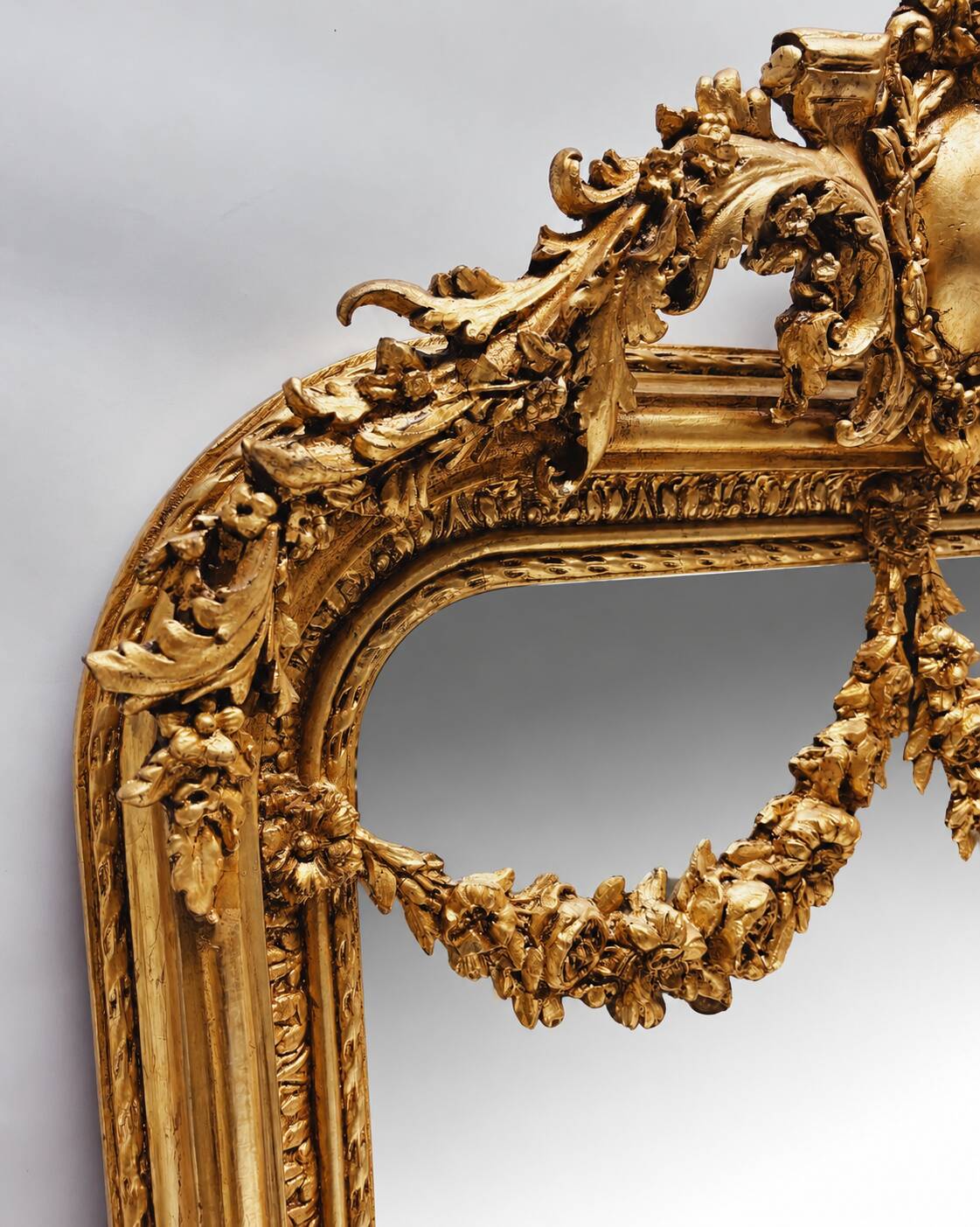 Miroir baroque doré avec guirlande de fleurs