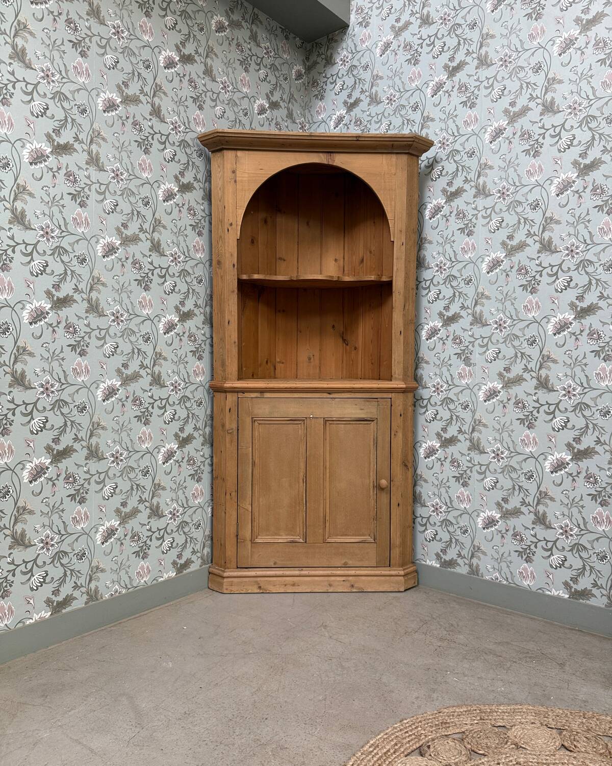 Vintage corner cupboard (renovated)