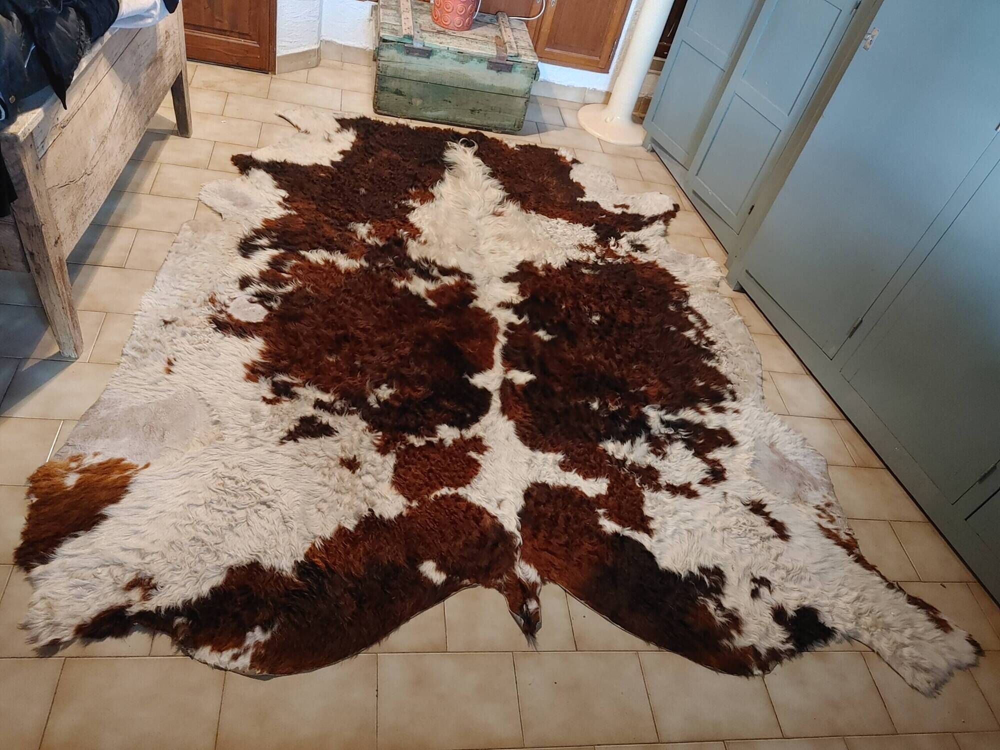 Rug, Large cowhide with fairly long hair - Vintage 70's Tannerie Barjols
