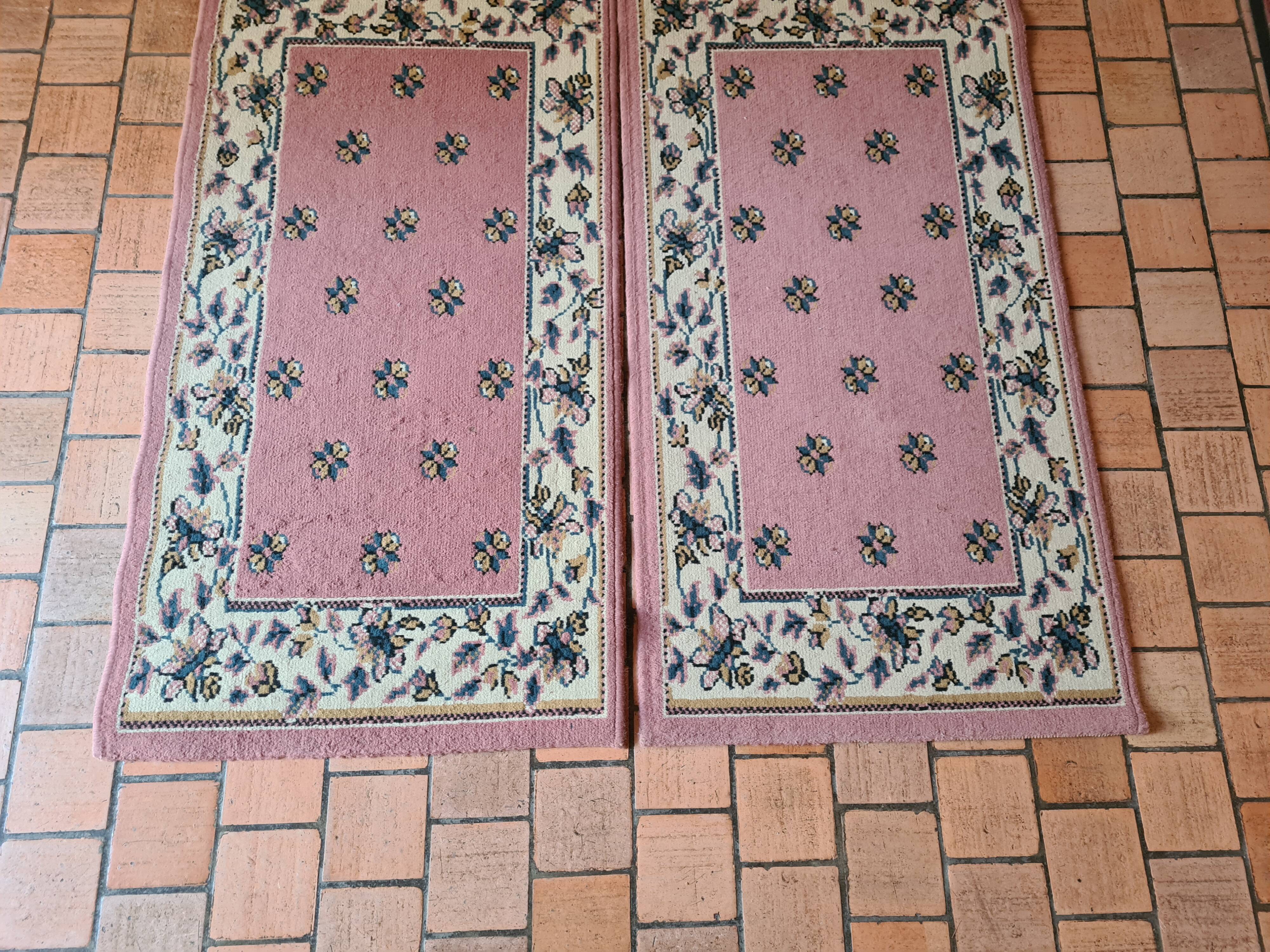 Pair of front of bed rugs 2 times 1m10 x 0m57