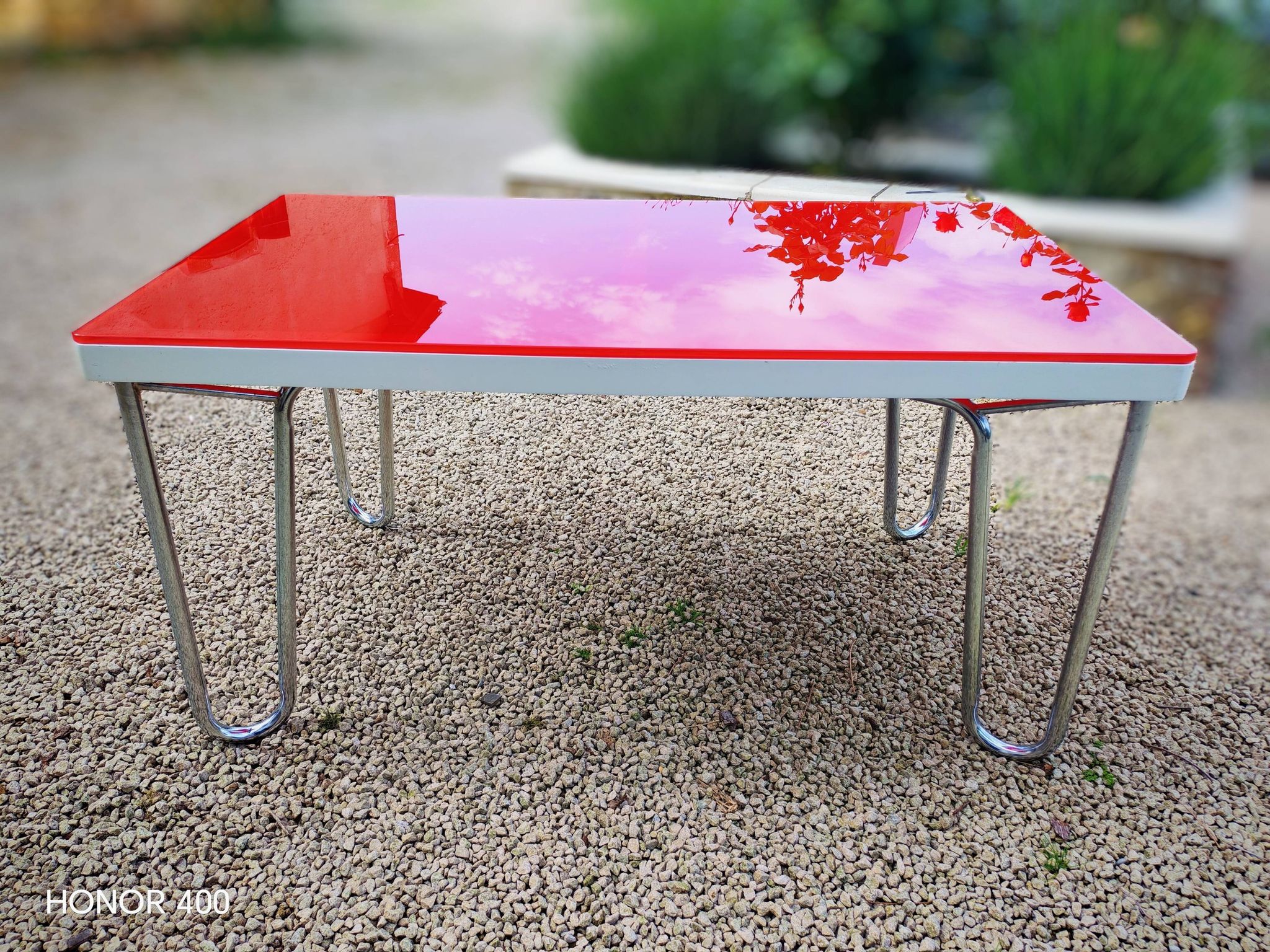 Table "floating" Space age 1970 Red Glass and Dove Tail - 140x80cm