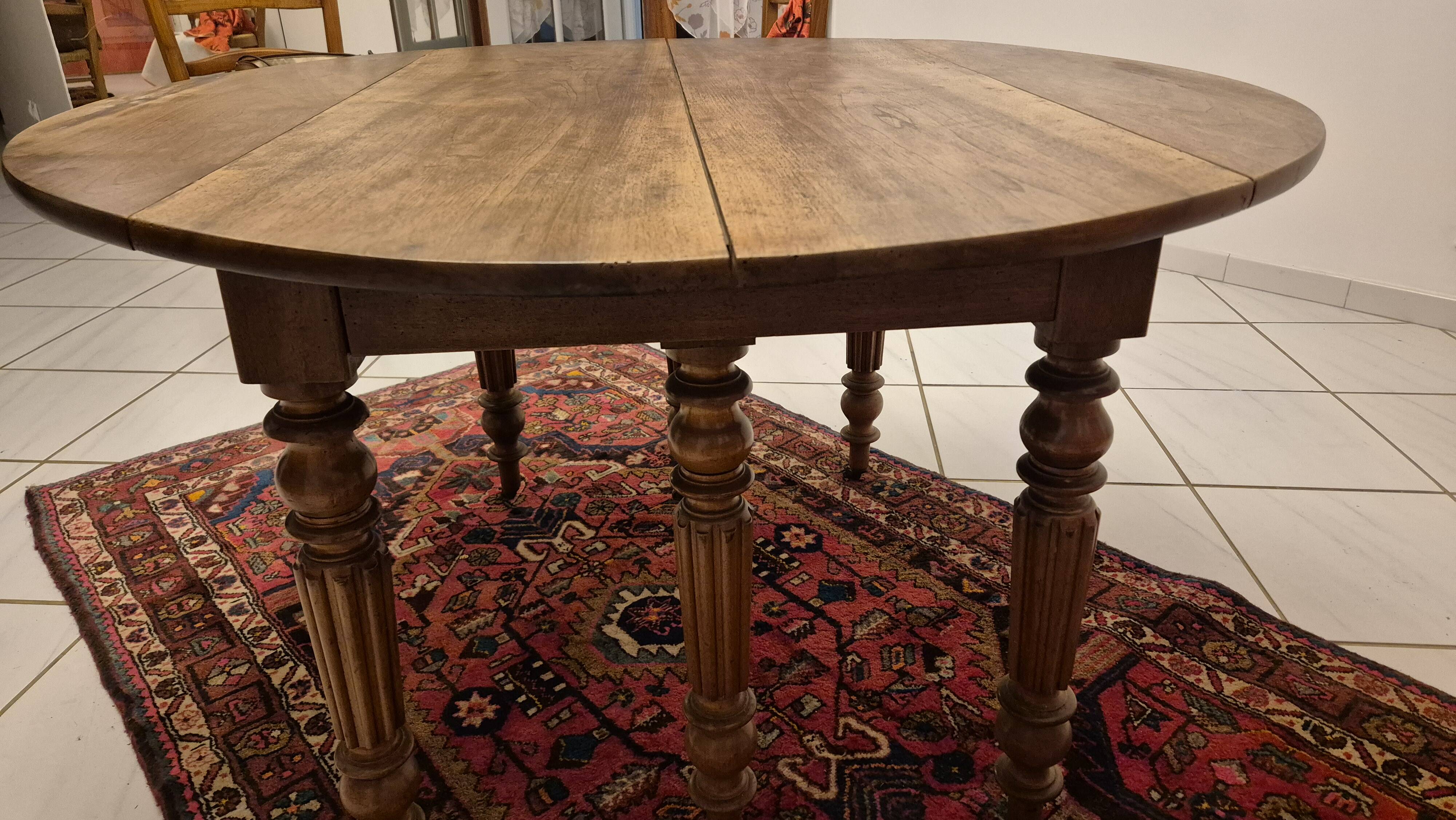 Louis Philippe round table in walnut