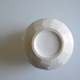 Vase boule à engobe laiteuse