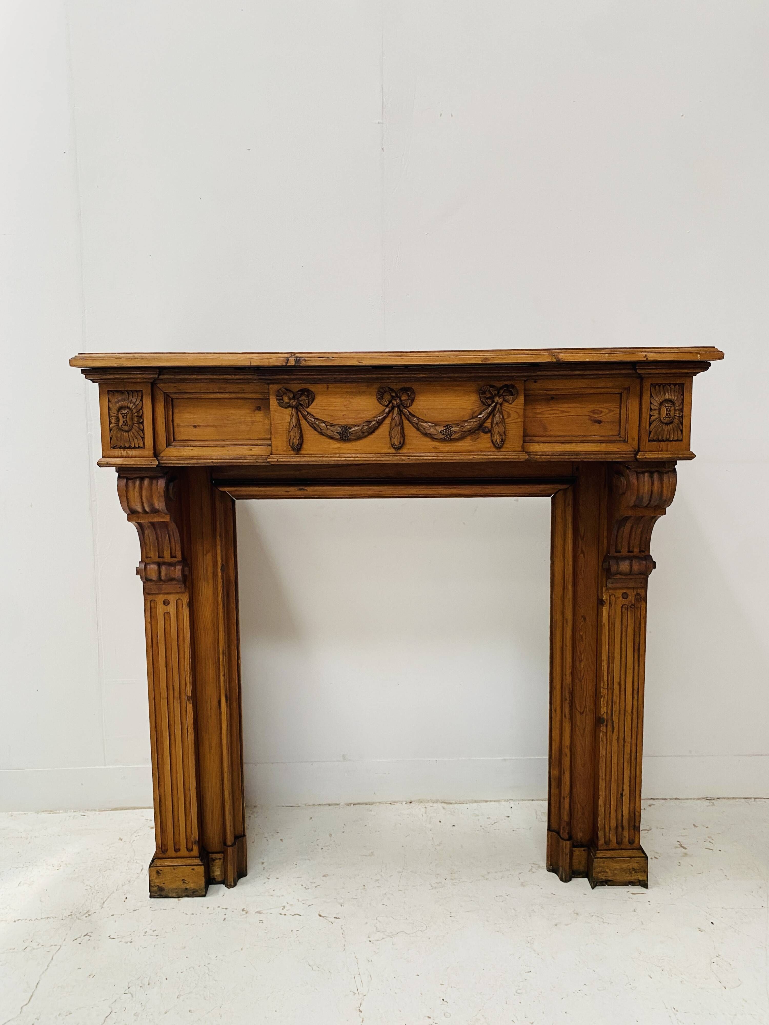 Louis XVI style fireplace in solid fir, 19th century.