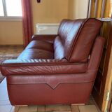3-seater full-grain leather sofa – Classic design – Burgundy color
