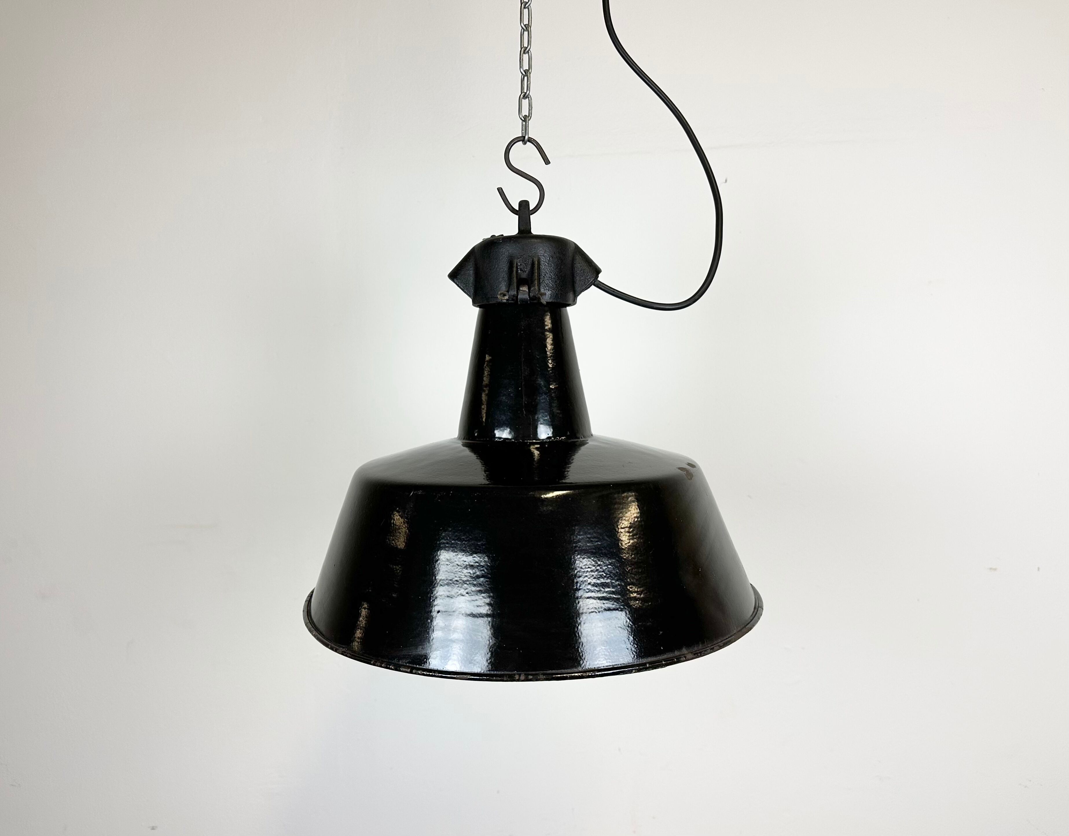 Industrial black enamel factory lamp with cast iron top, 1960s