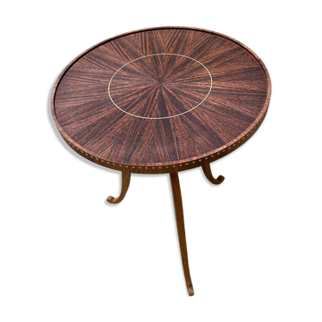 Tripod gueridon in Indian rosewood veneer.