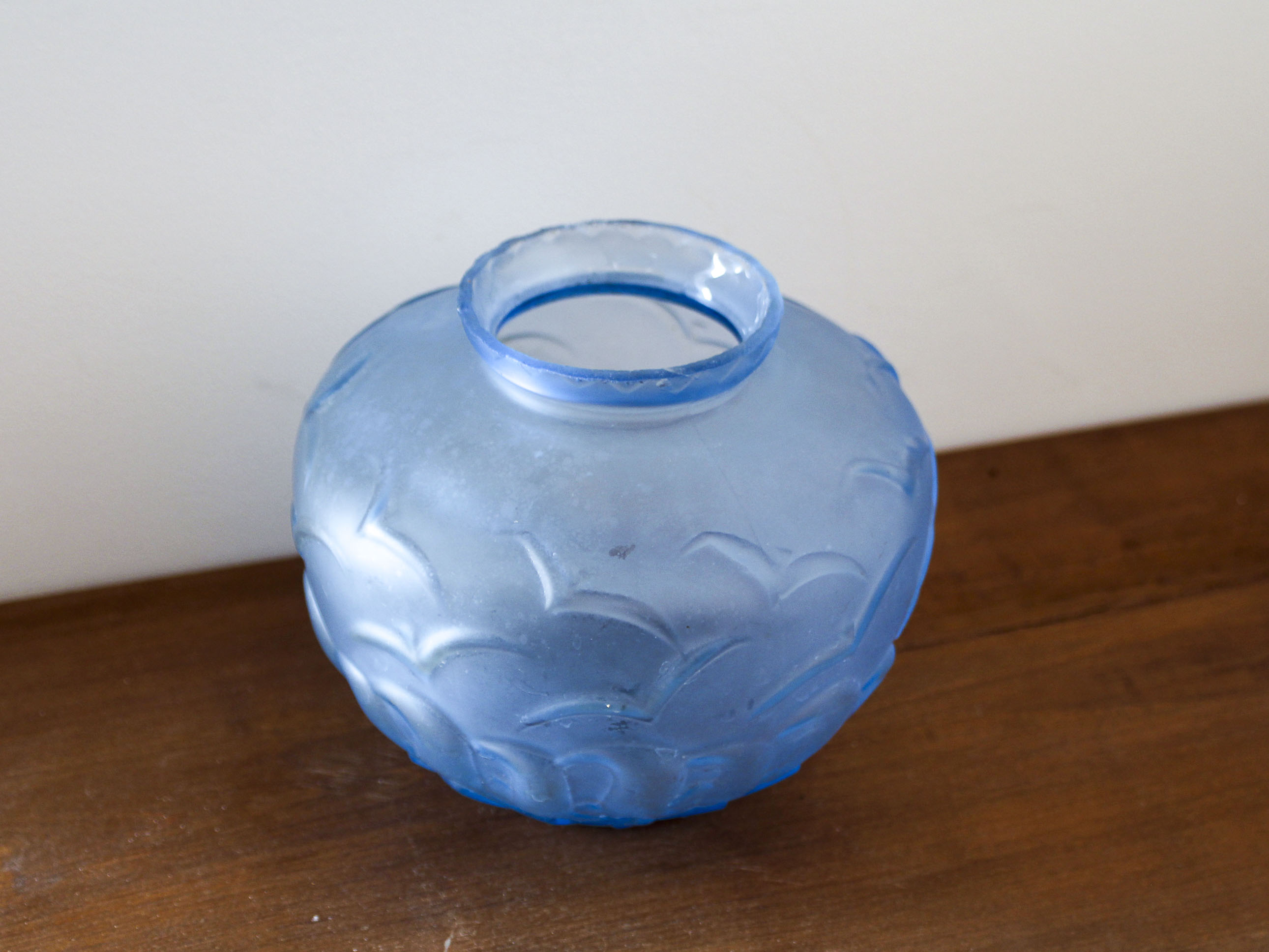 Molded glass vase marine décor 50s