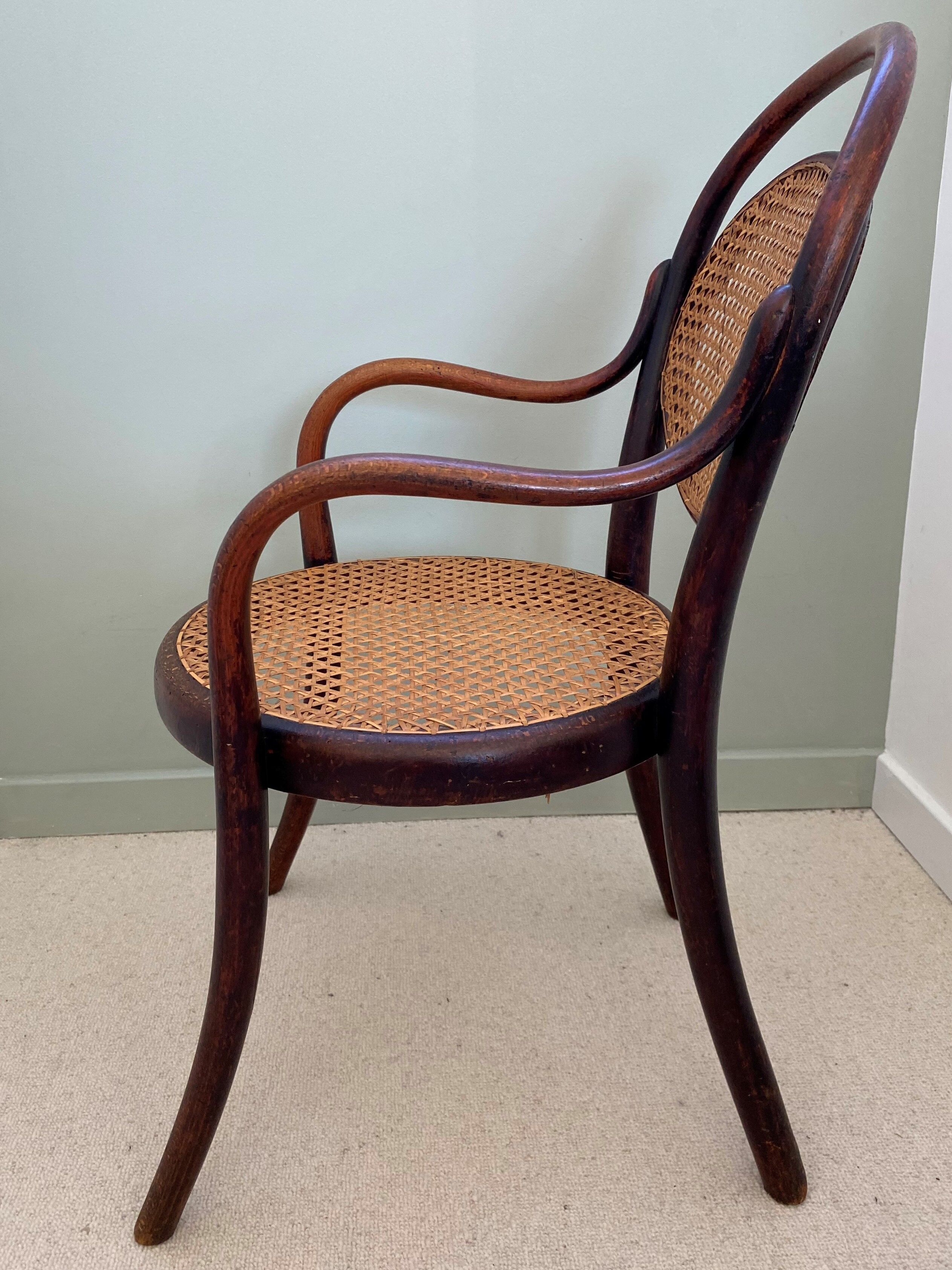 Fauteuil enfant Thonet en cannage vintage
