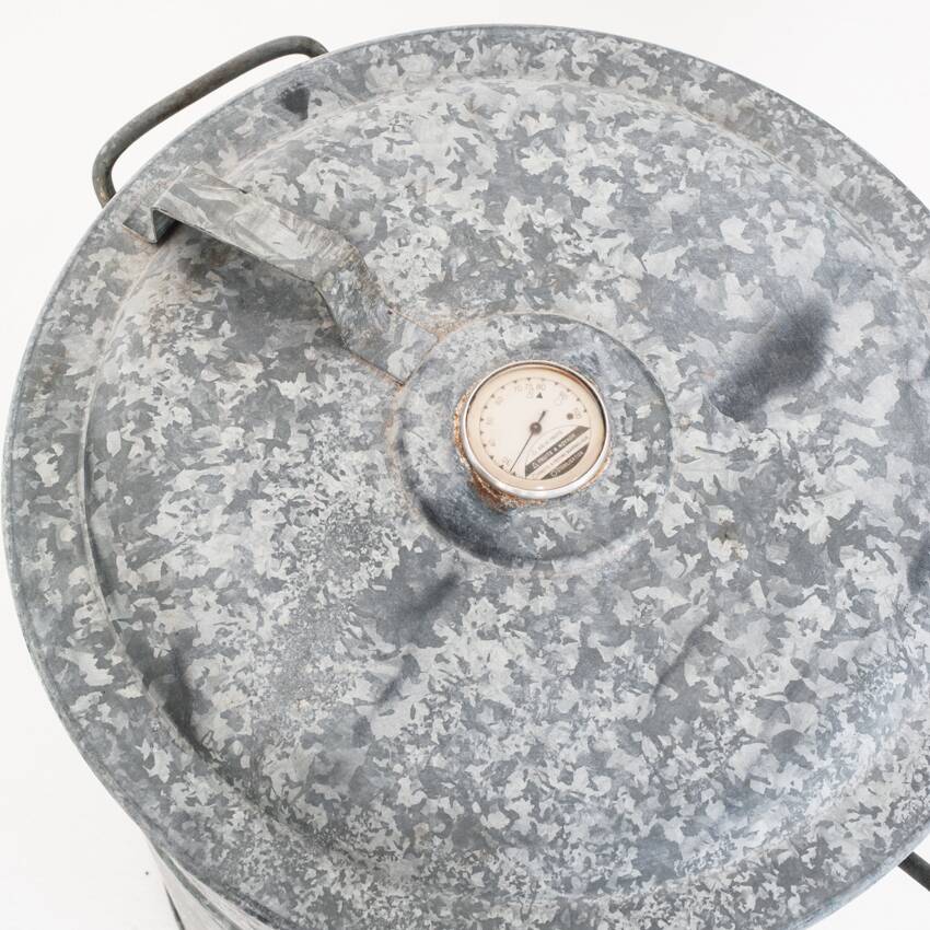 Vintage zinc canning bucket. Can be used as a wastepaper basket. 1940s