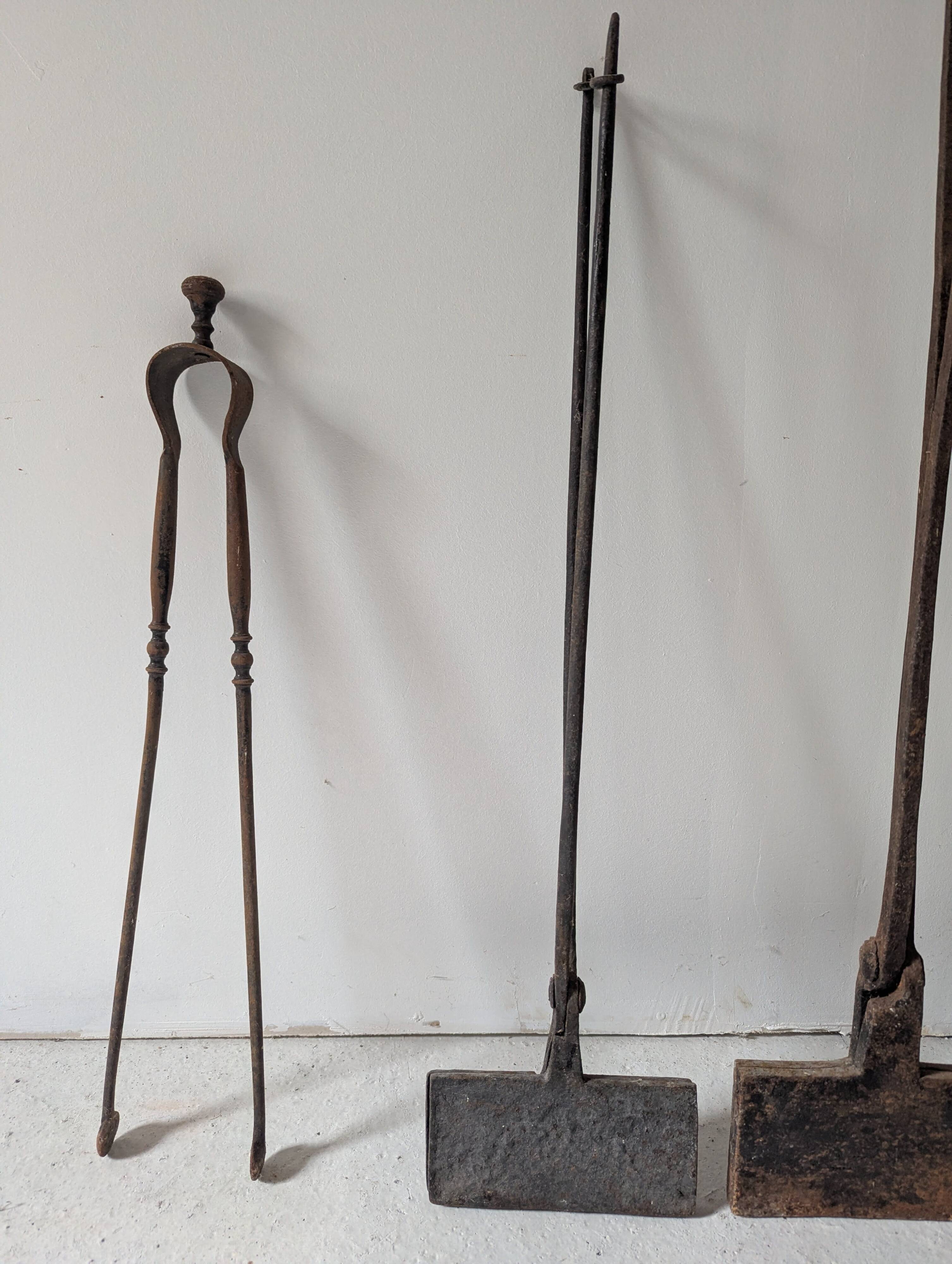 Set of antique fireplace accessories + 2 wrought iron waffle makers