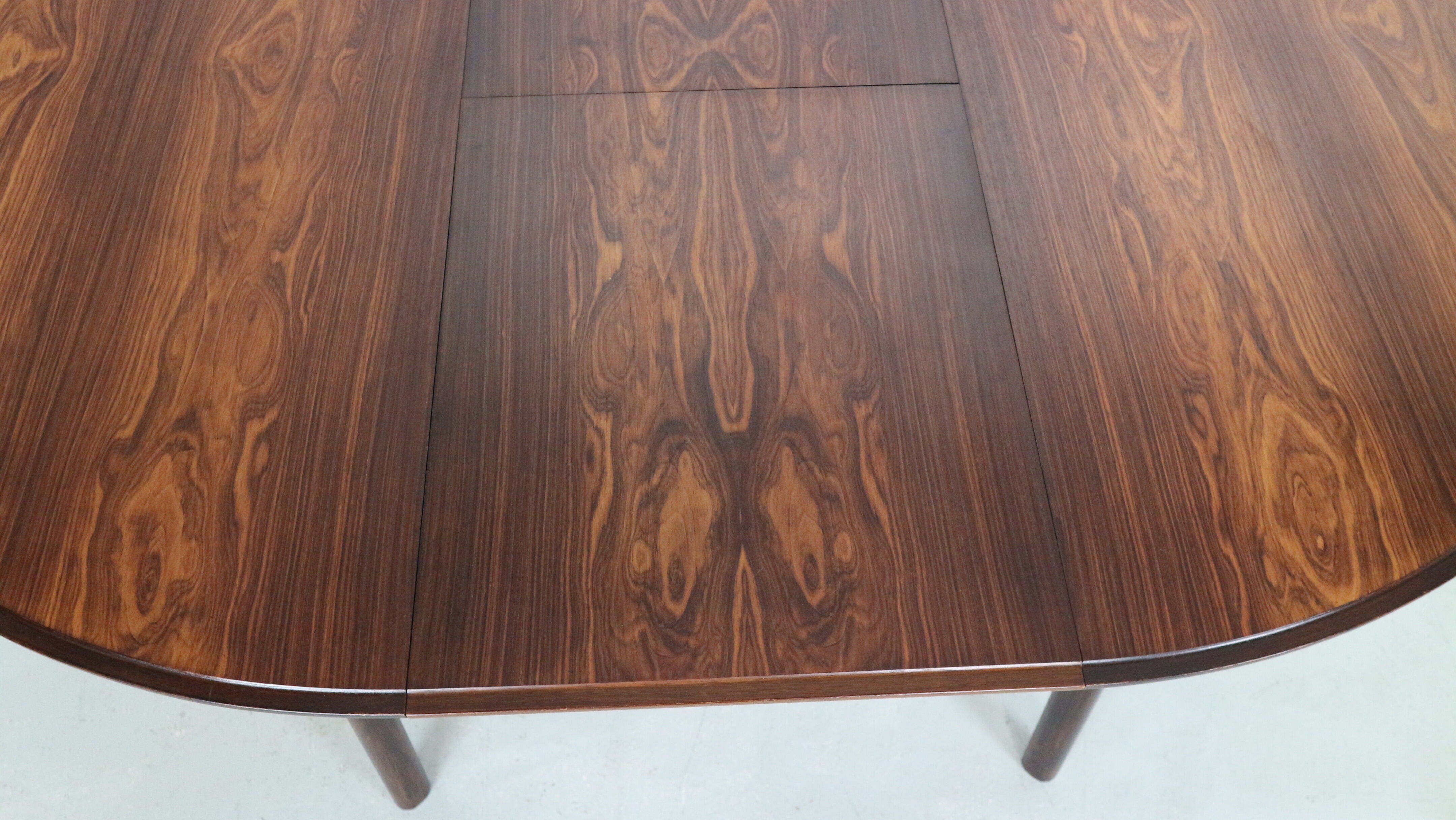 Scandinavian Modern Extendable Oval/Round Dinning Table, 1960, Denmark