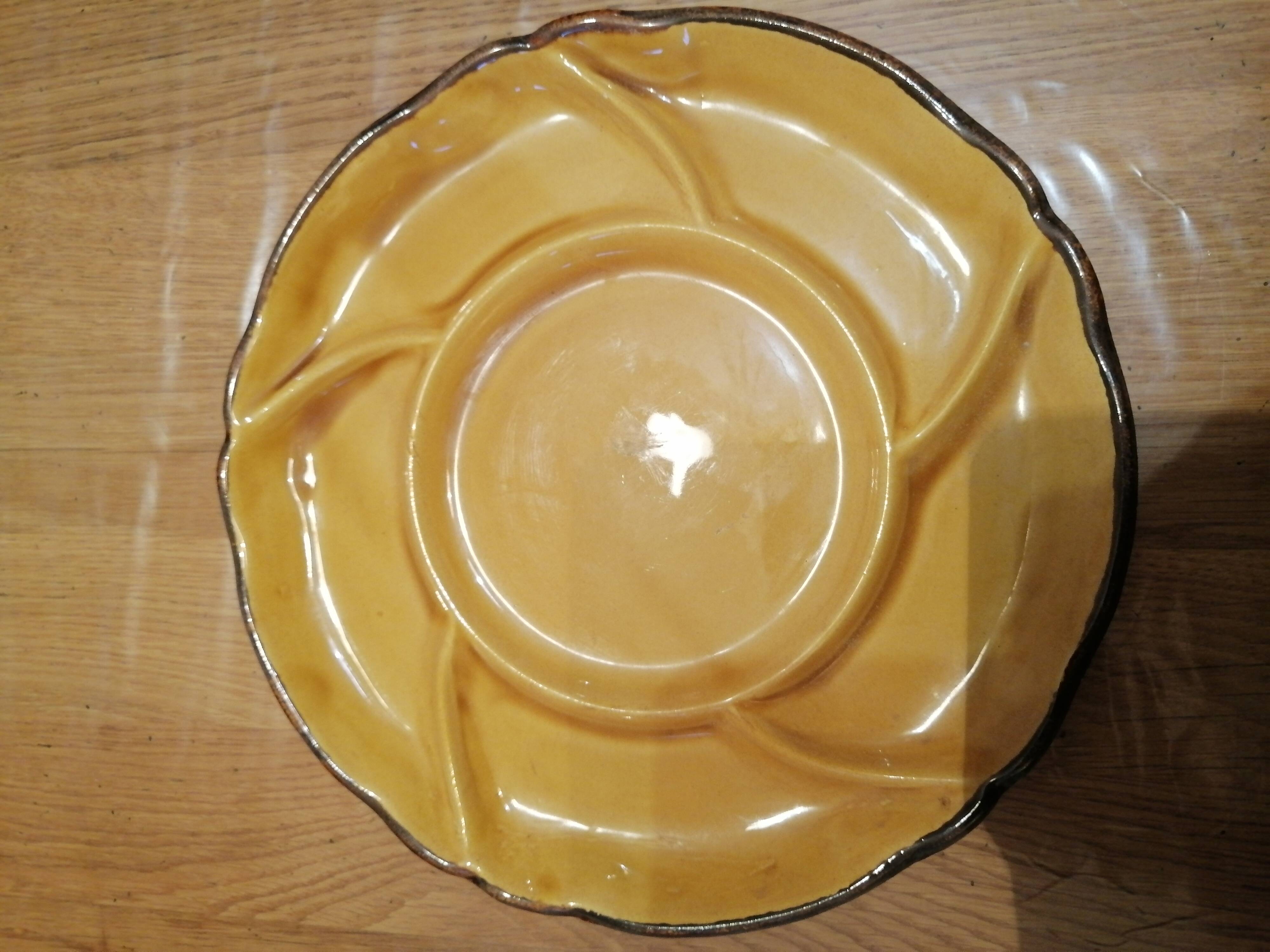 Lot of 8 ceramic plates