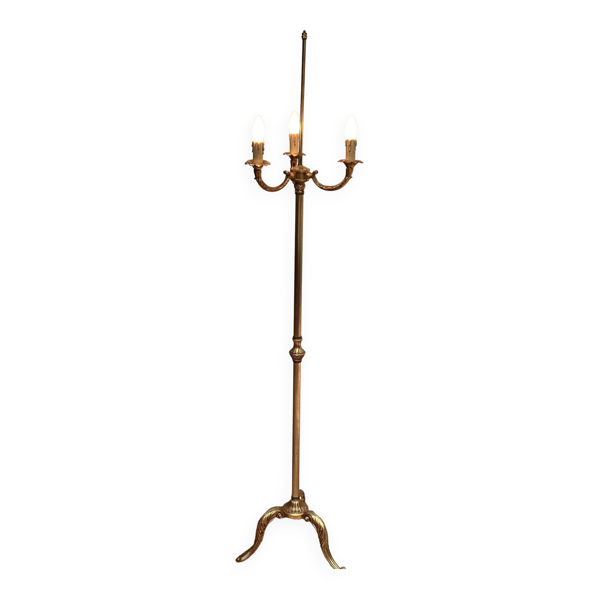 Tripod floor lamp in brass circa 1960s-1970s Dimension: height -168cm- width -38cm-