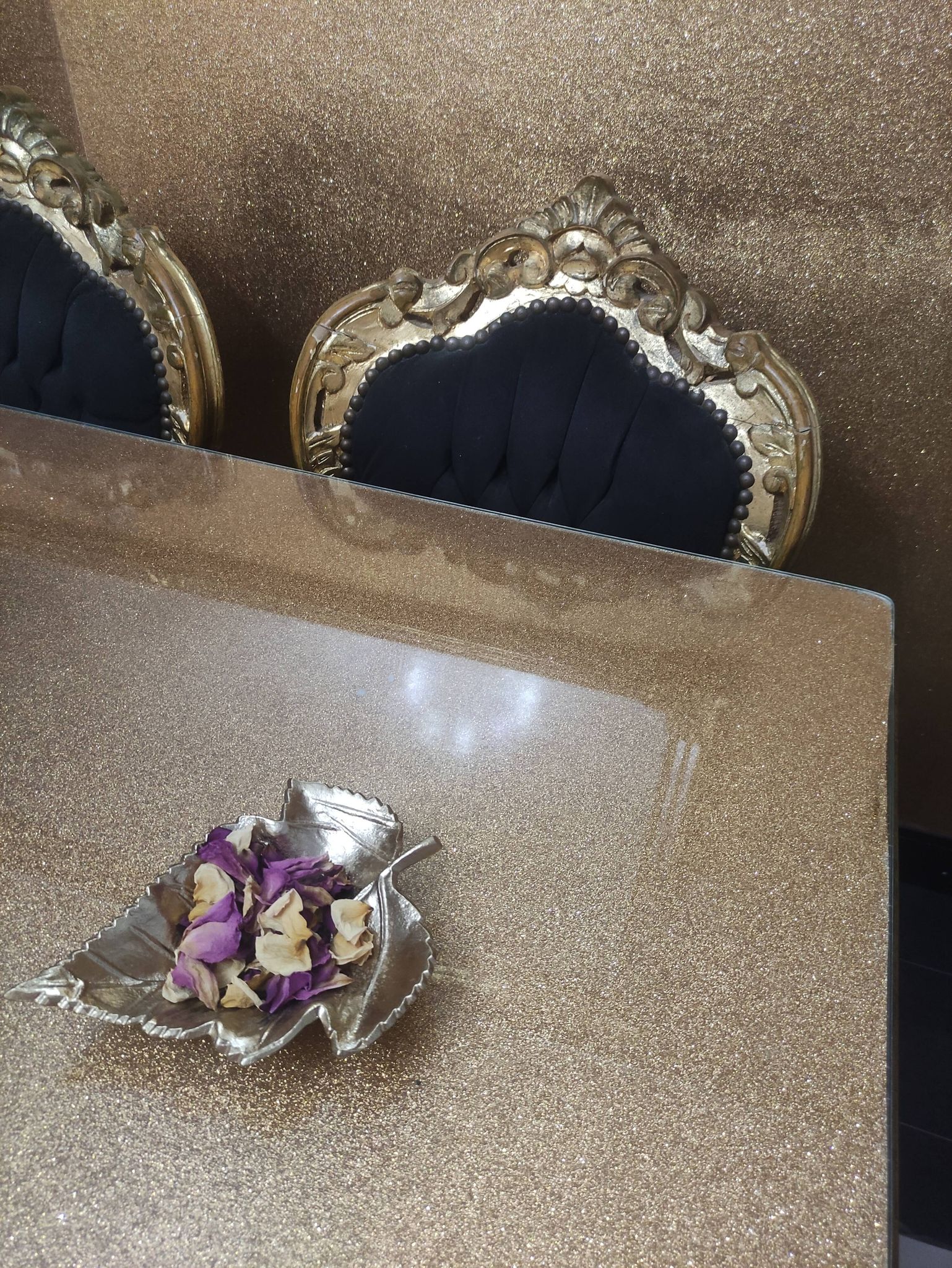 Table + 6 baroque chairs