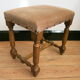Repose-pieds en bois et velours beige