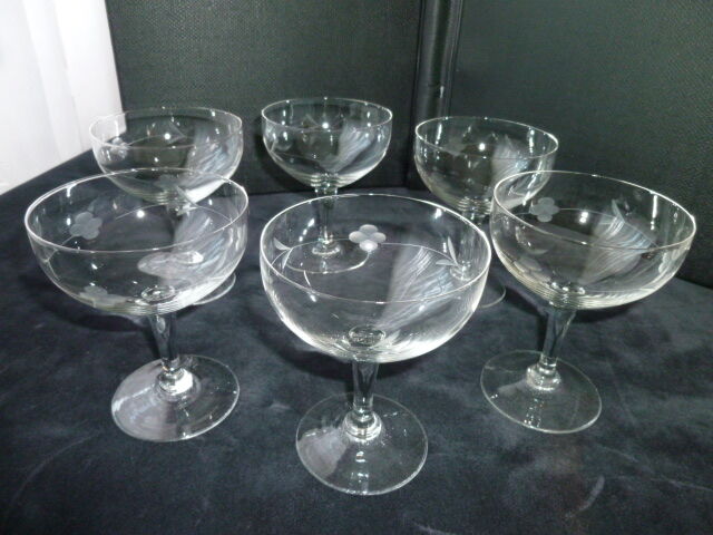 Set de 6 coupes à champagne vintage en verre moulé