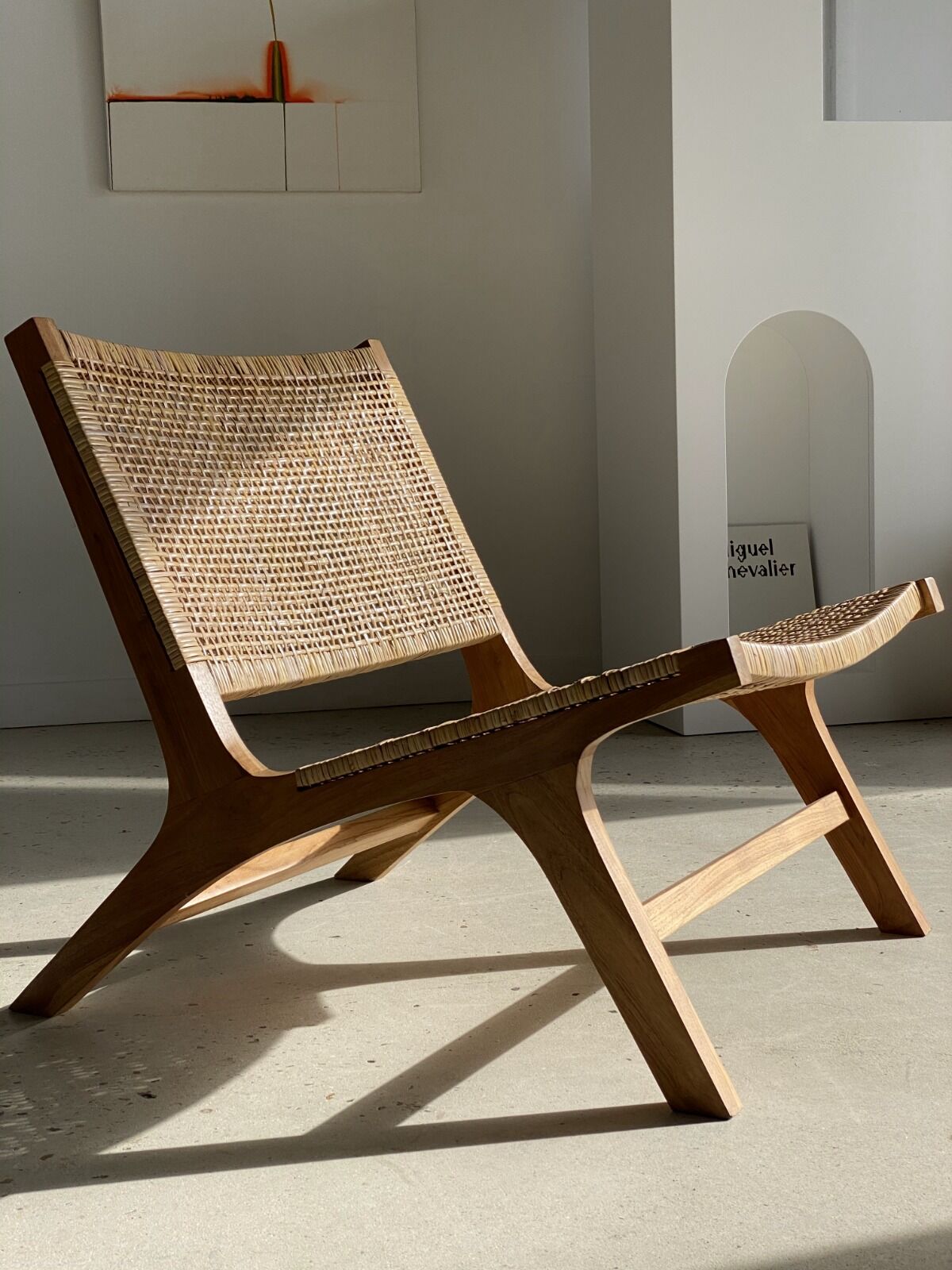 Reclining armchair in natural wood and woven rattan