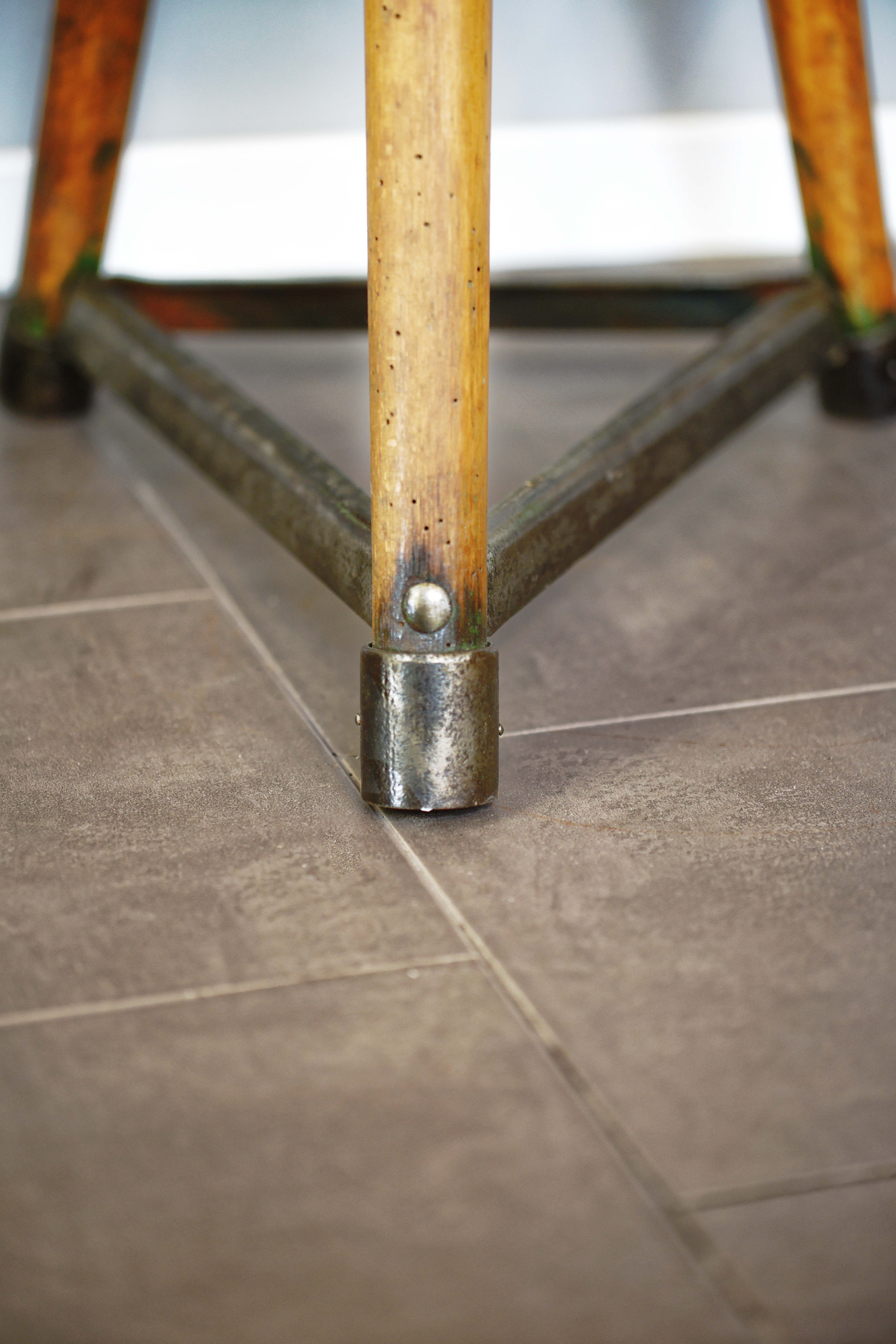 Workshop chair Ama elastic round with backrest (413)