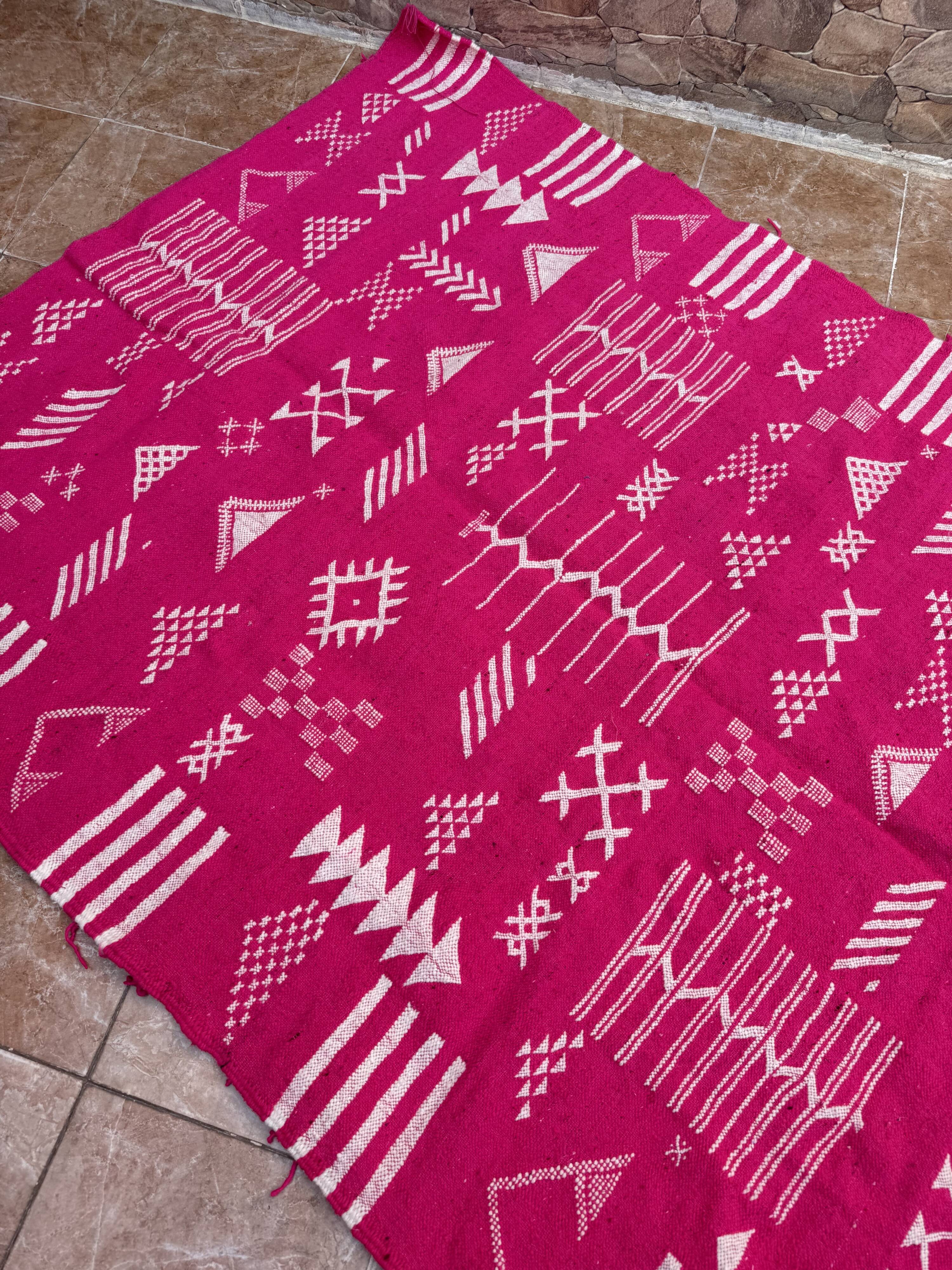 Handmade wool Berber rug – Bohemian pink Moroccan kilim