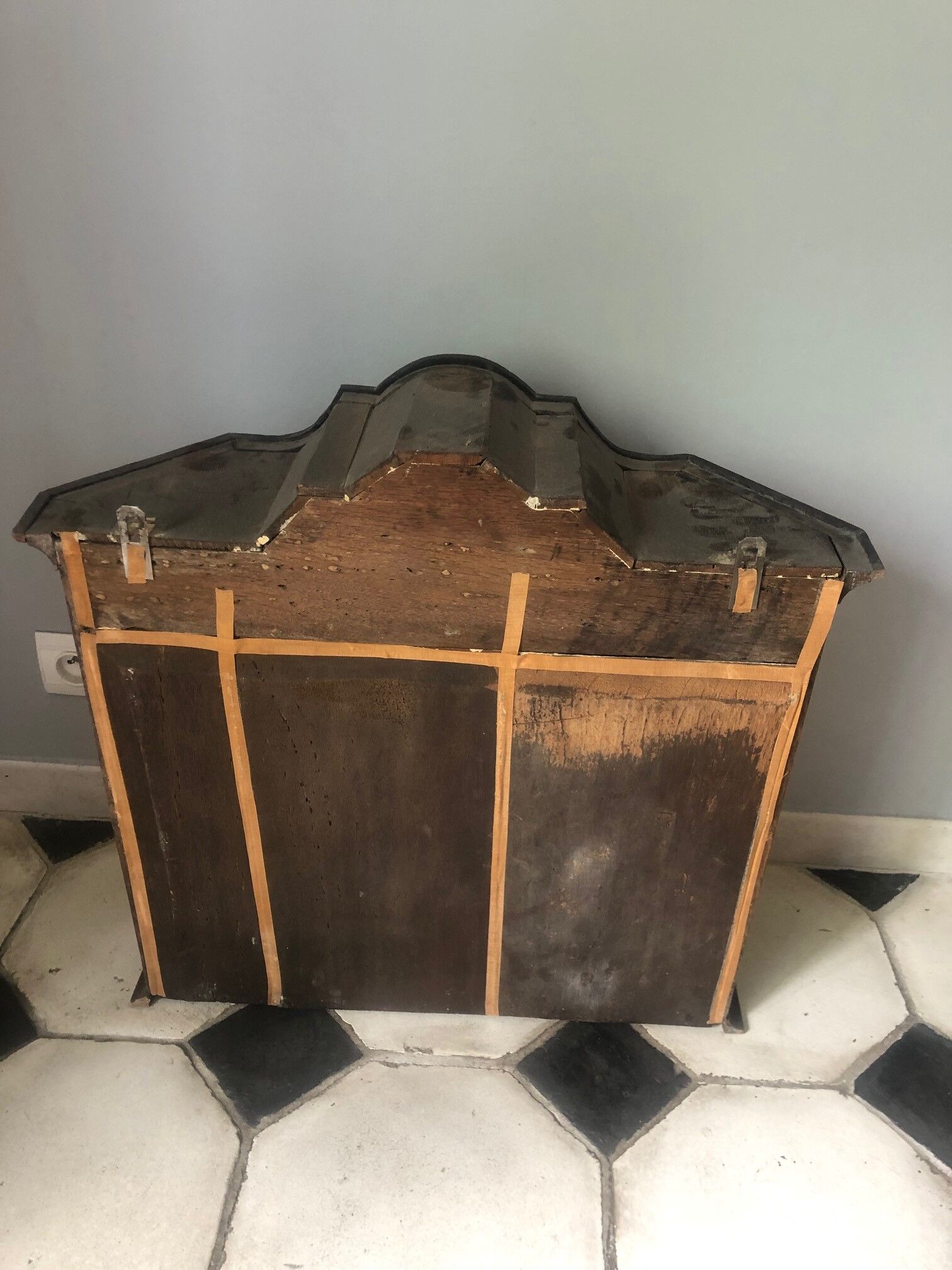 Vitrine murale style Louis XV