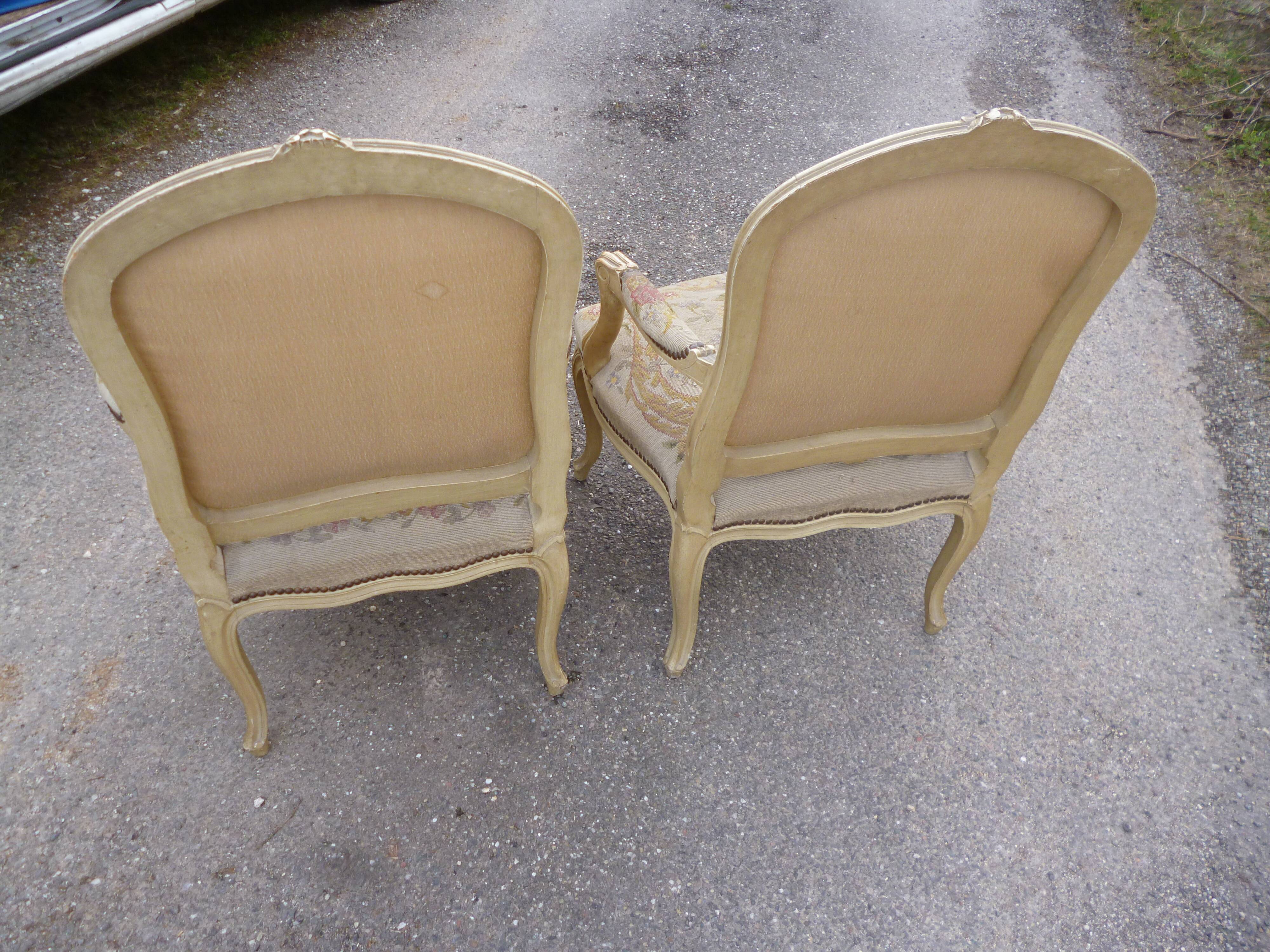 Paire de fauteuils de style Louis XV patine ancienne