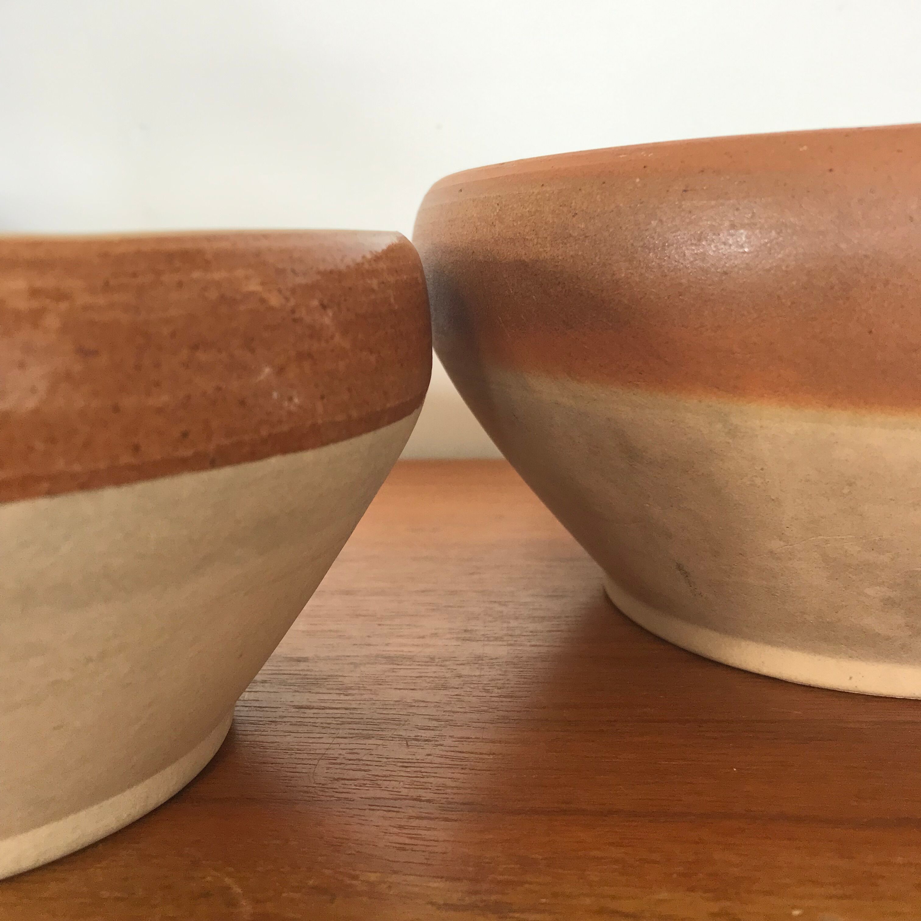 Pair of bowls enamelled sandstone