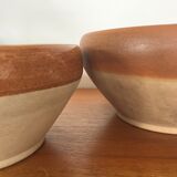 Pair of bowls enamelled sandstone