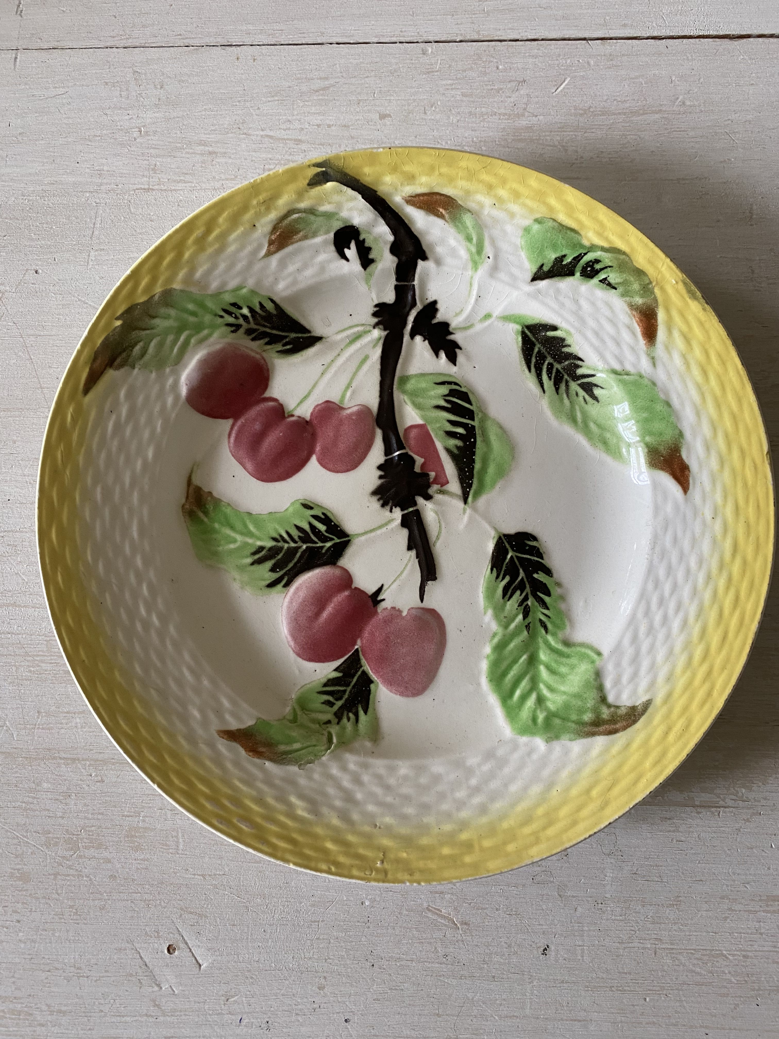 Set of three plates in slip Moulin des loups and hamage. Orchies
