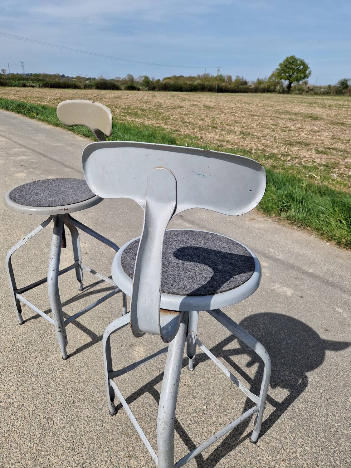 Lot de 2 chaises haute atelier modèle Nicolle dit à queue de baleine