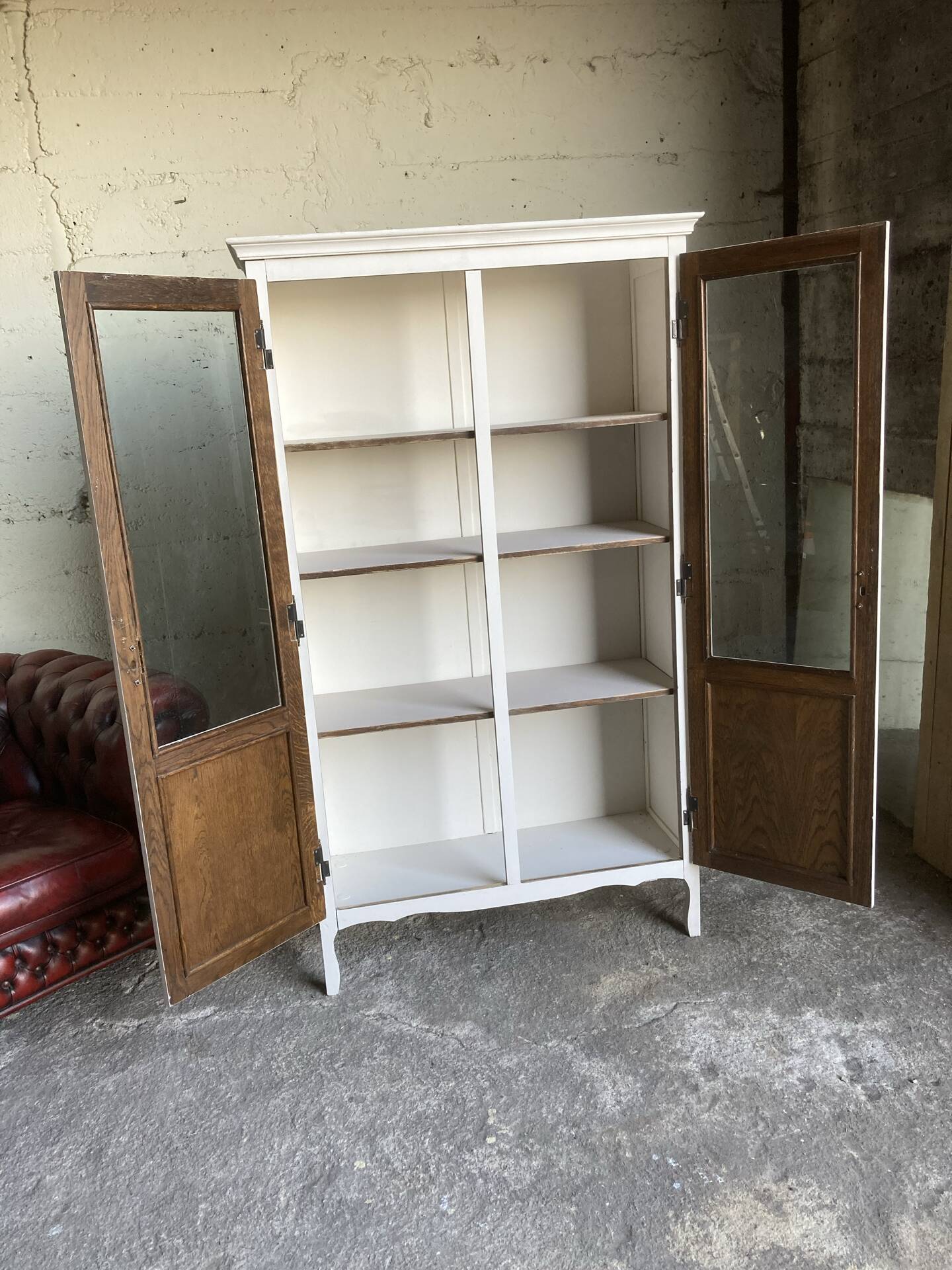 Glass cabinet