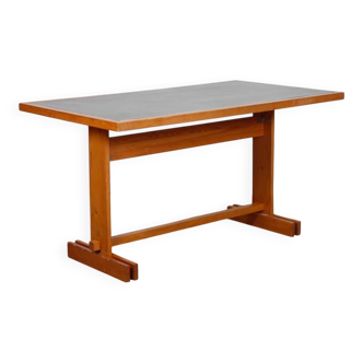 Rectangular pine dining table, 20th-century work.