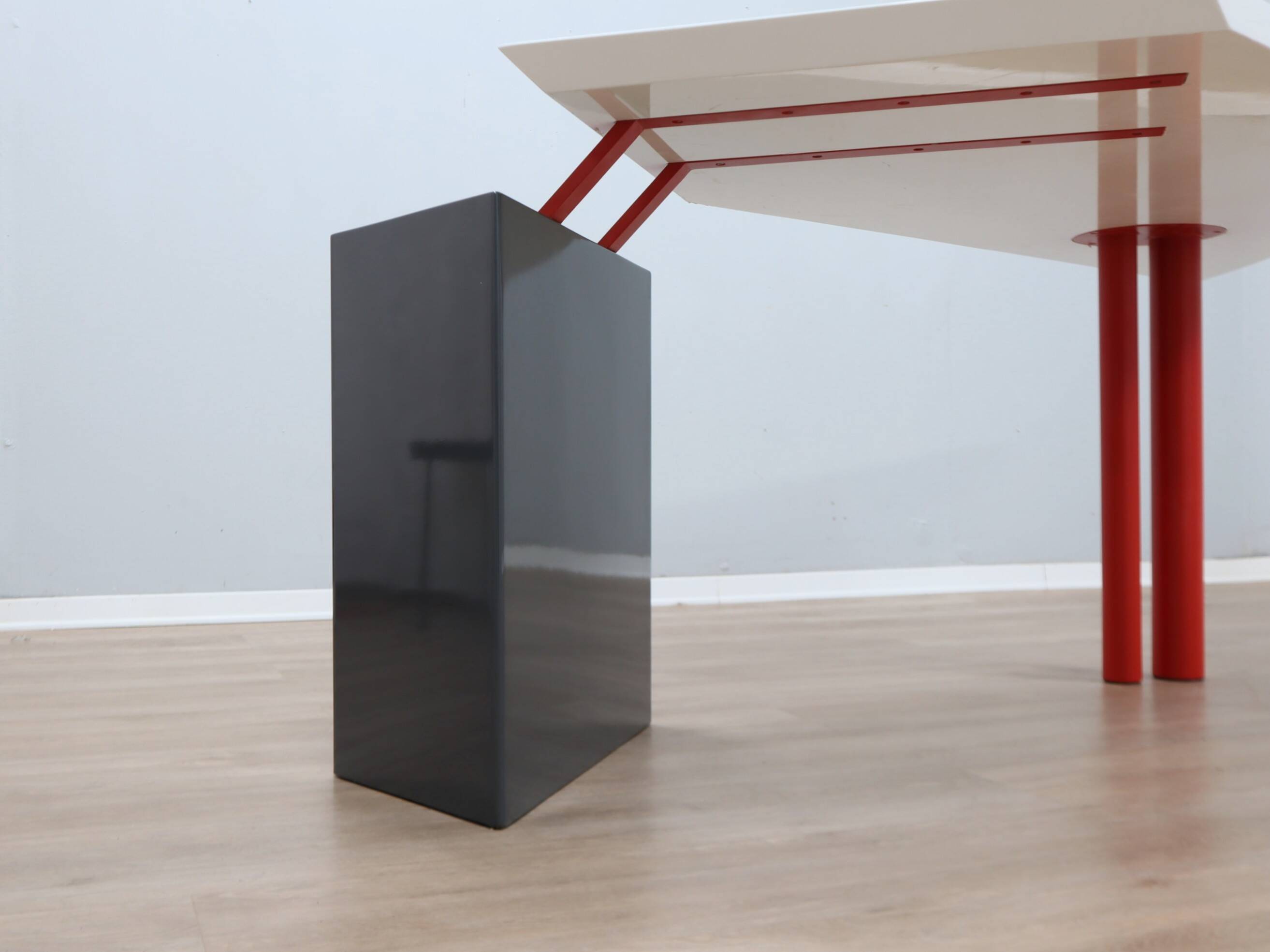 Post-Modern writing desk by Saporiti design Franco Corradini 1980s