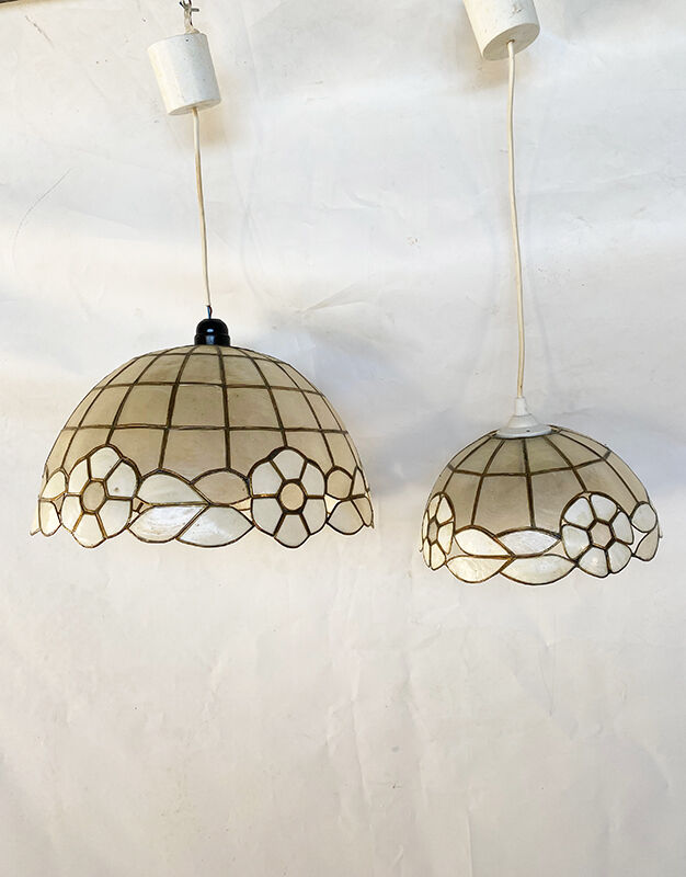 Mother-of-pearl suspensions