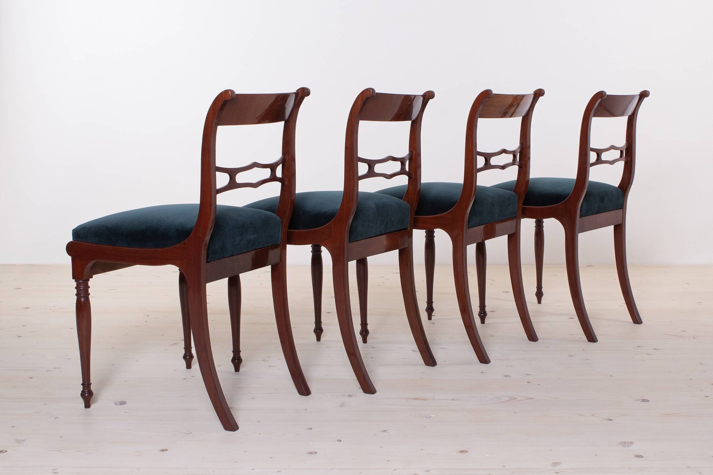 Biedermeier dining set, round table and four chairs, 19th century