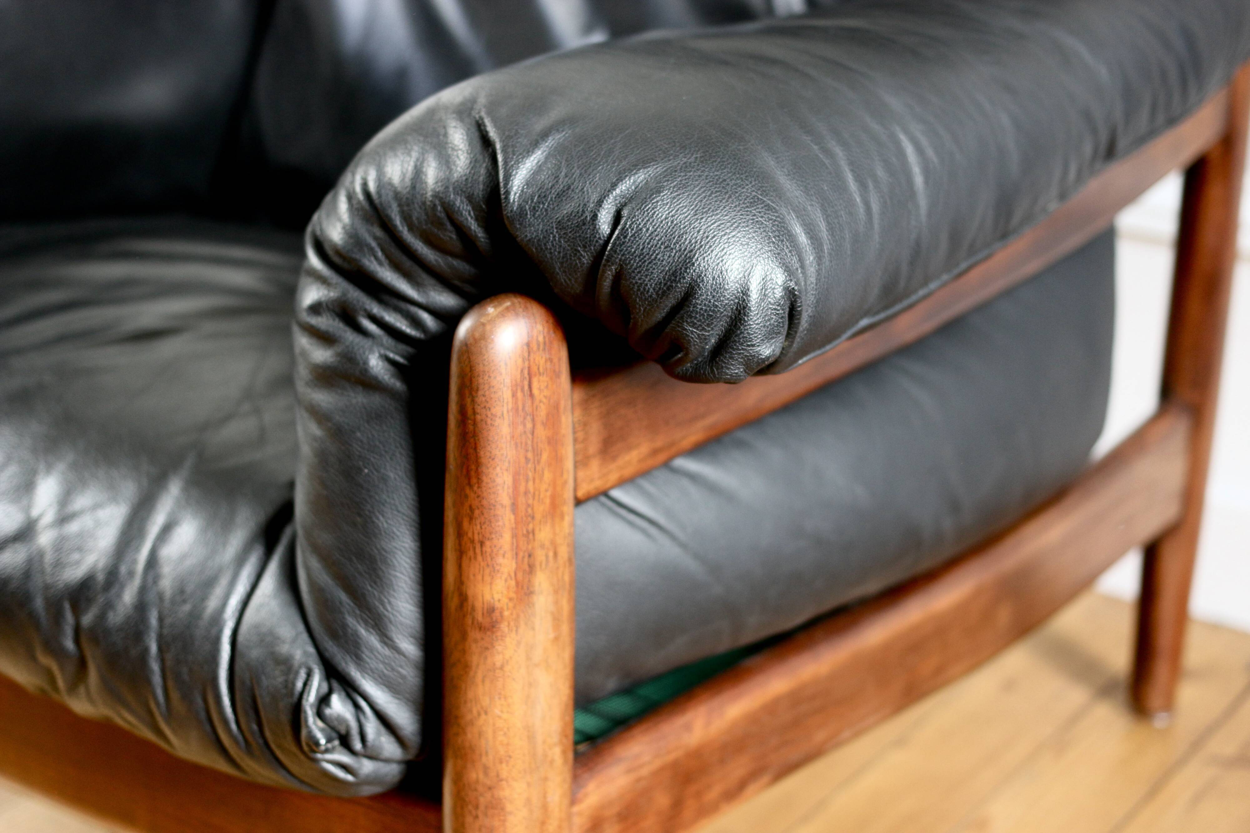 Fauteuil lounge et ottoman scandinave vintage cuir 1960